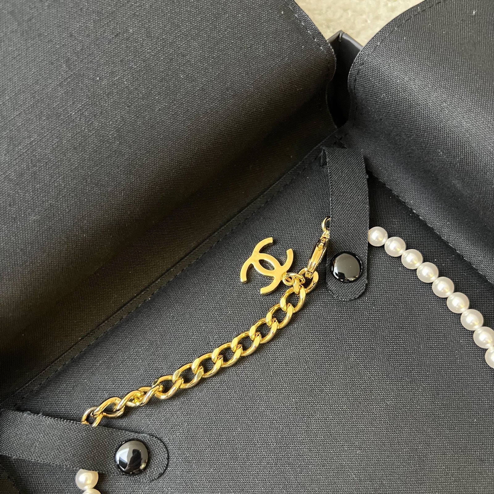 Chanel 23A Choker With Pearls And Crystals In Ghw Bag