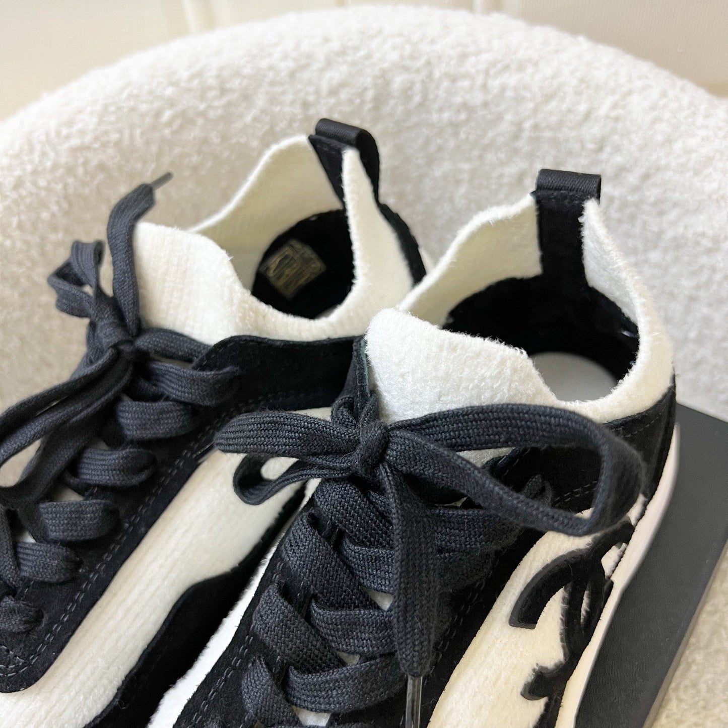 Chanel 21A Sneakers Trainers In Black Suede And White Fabric Size 38