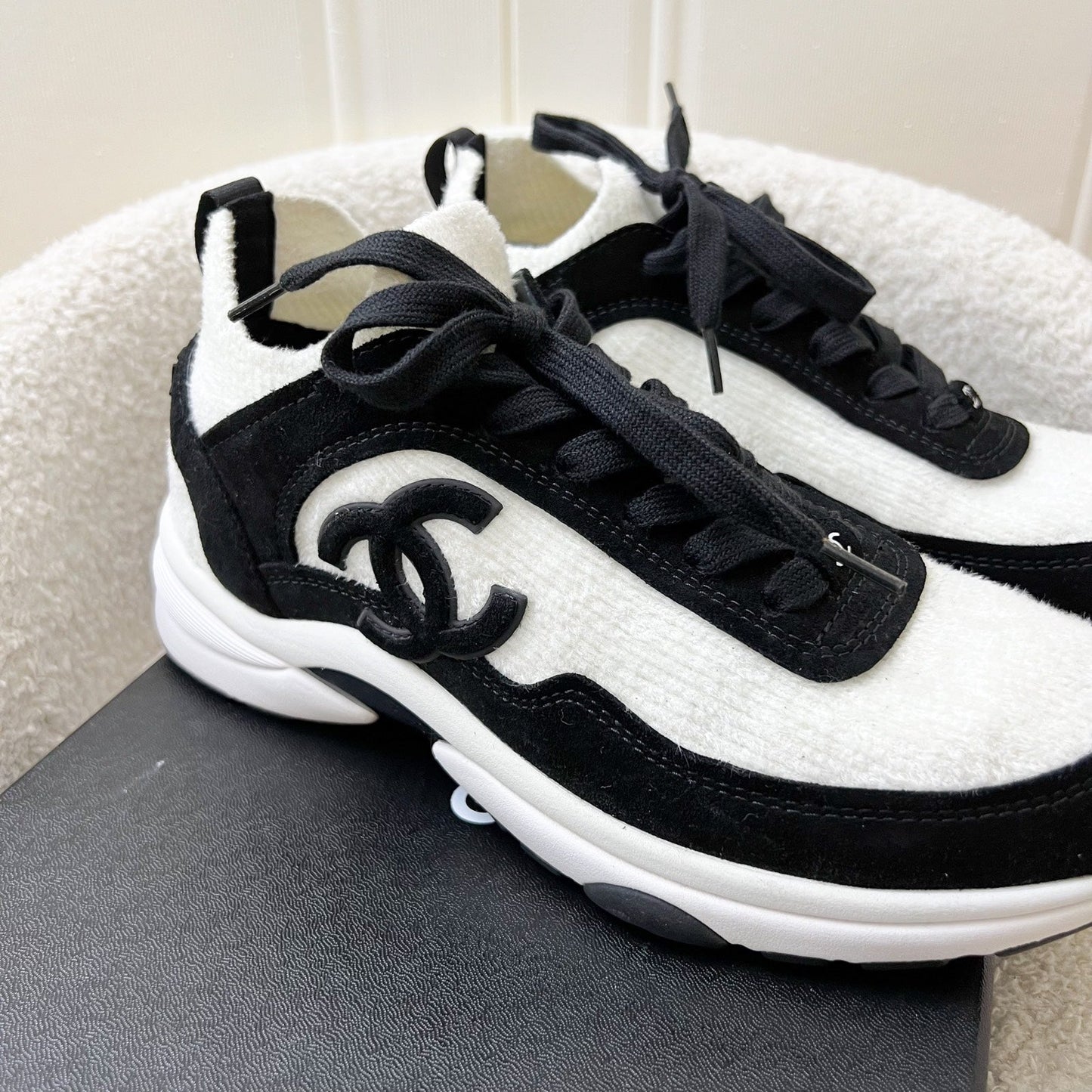 Chanel 21A Sneakers / Trainers in Black Suede and White Fabric Size 38 for Women
