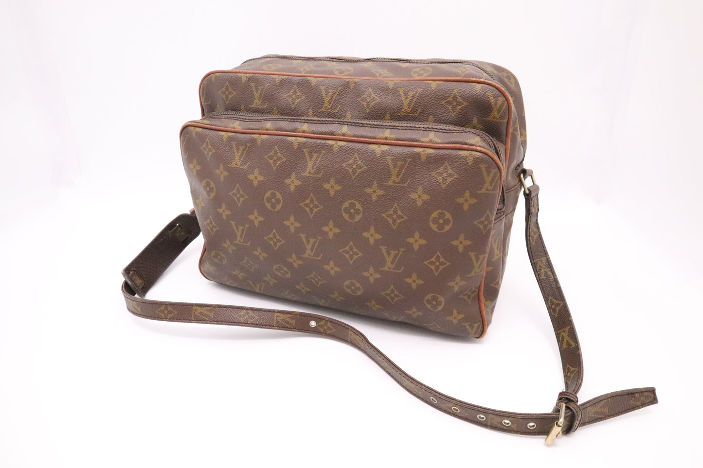 Louis Vuitton Nile GM Monogram Canvas Handbag