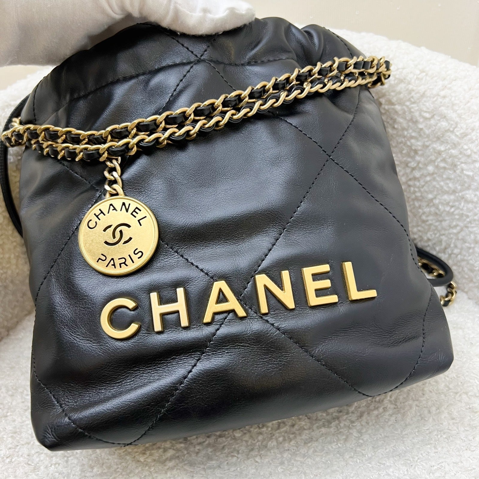 Chanel 22 Mini Hobo Handbag In Black Shiny Calfskin And Aghw (model: AS3980) 2