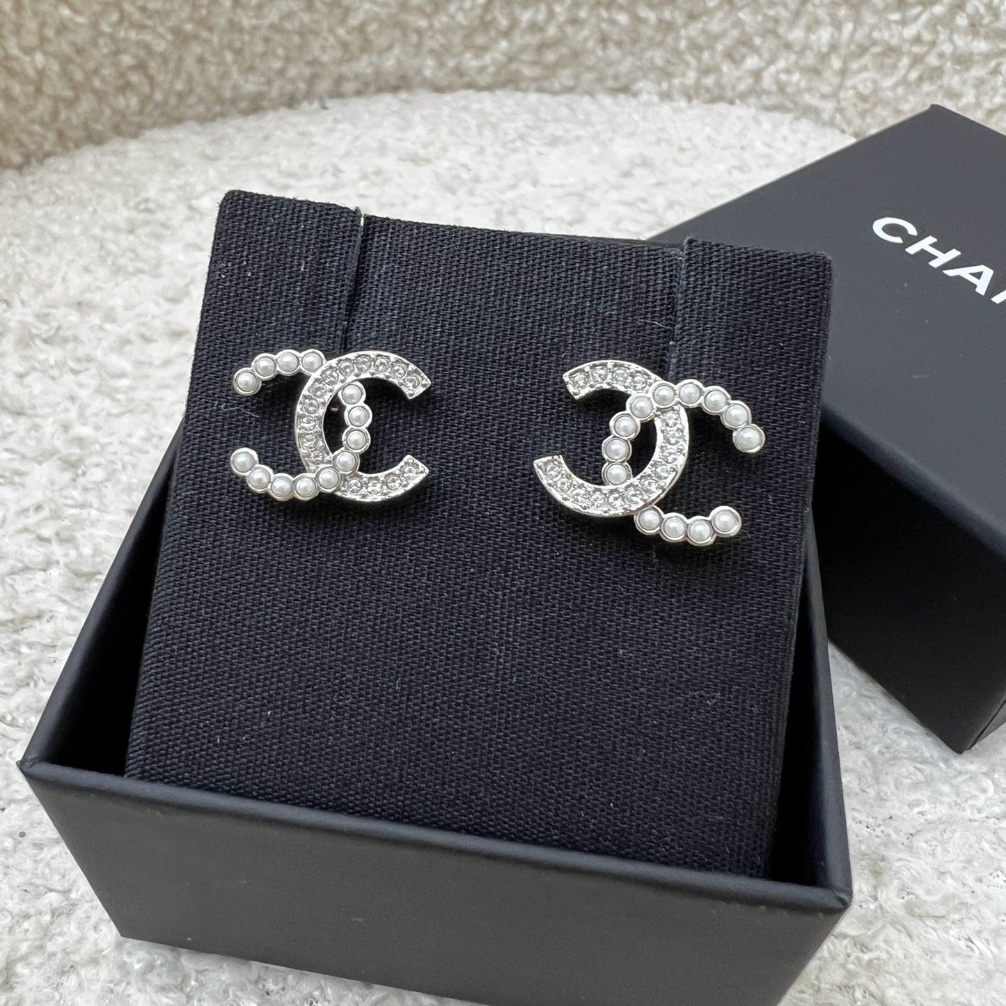 Chanel 24S CC Earrings with Pearls and Diamantes in Shw ( )