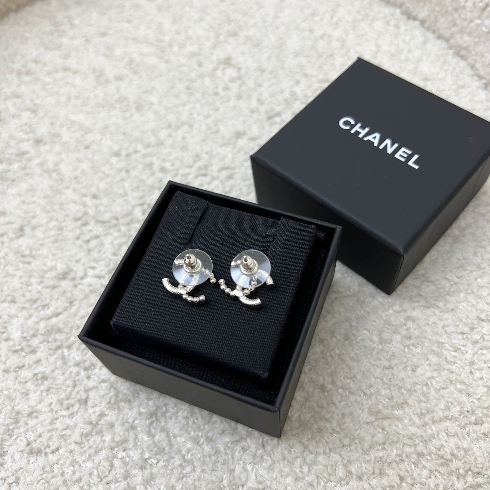 Chanel 24S CC Earrings with Pearls and Diamantes in Shw ( )