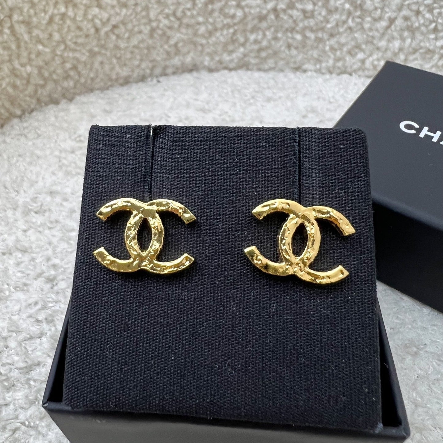 Chanel 24C CC Earrings in Gold Tone Hw ( )
