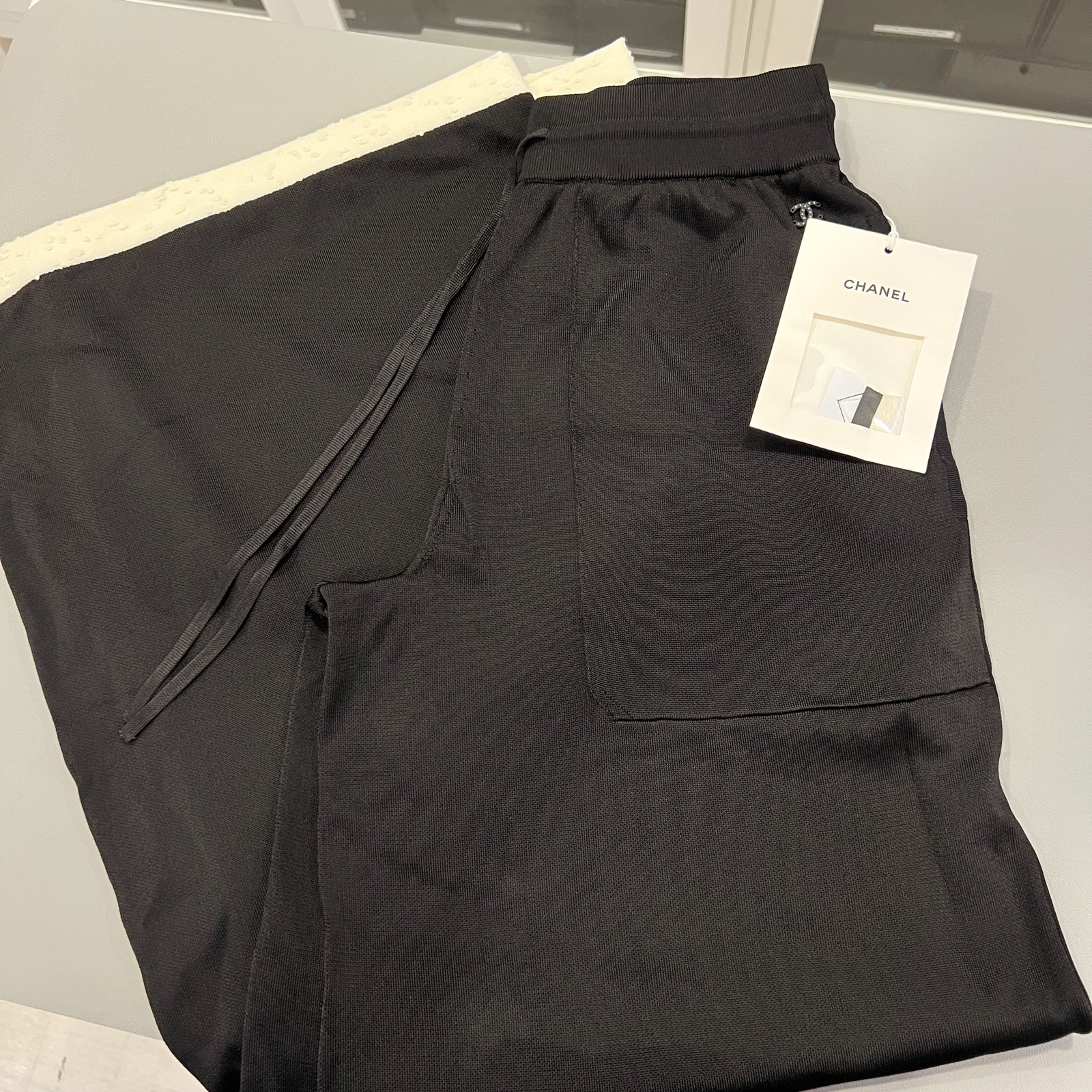 Chanel 25A Pants in Black & Ecru Mixed Fibres (vicose and Polyamide) Sz 38 ( ) Handbag