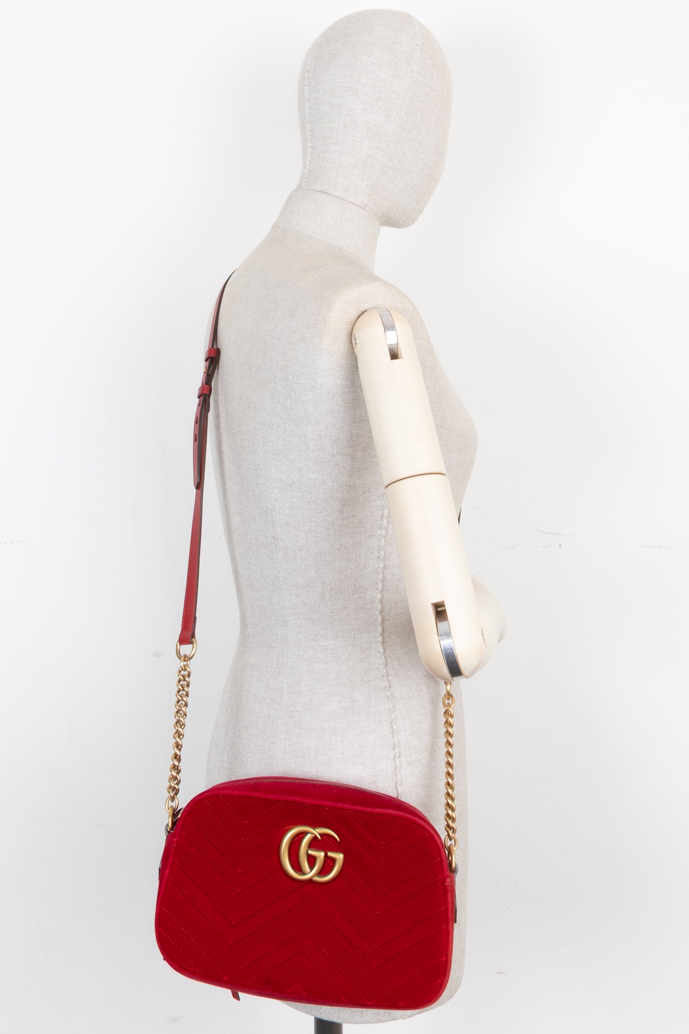 GUCCI Marmont Camera Bag Medium Velvet Red