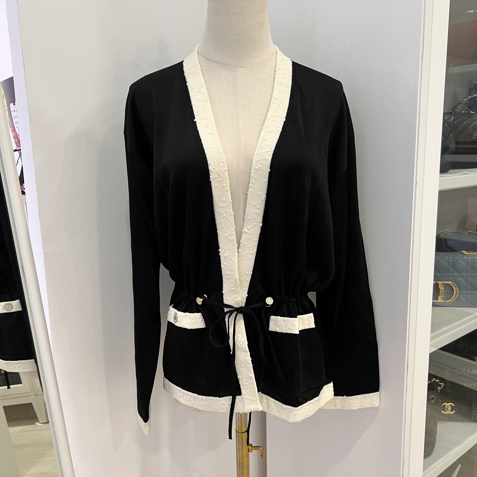 Chanel 25A Cardigan in Black and Ecru Mixed Fibers Sz 38 ( ) Handbag