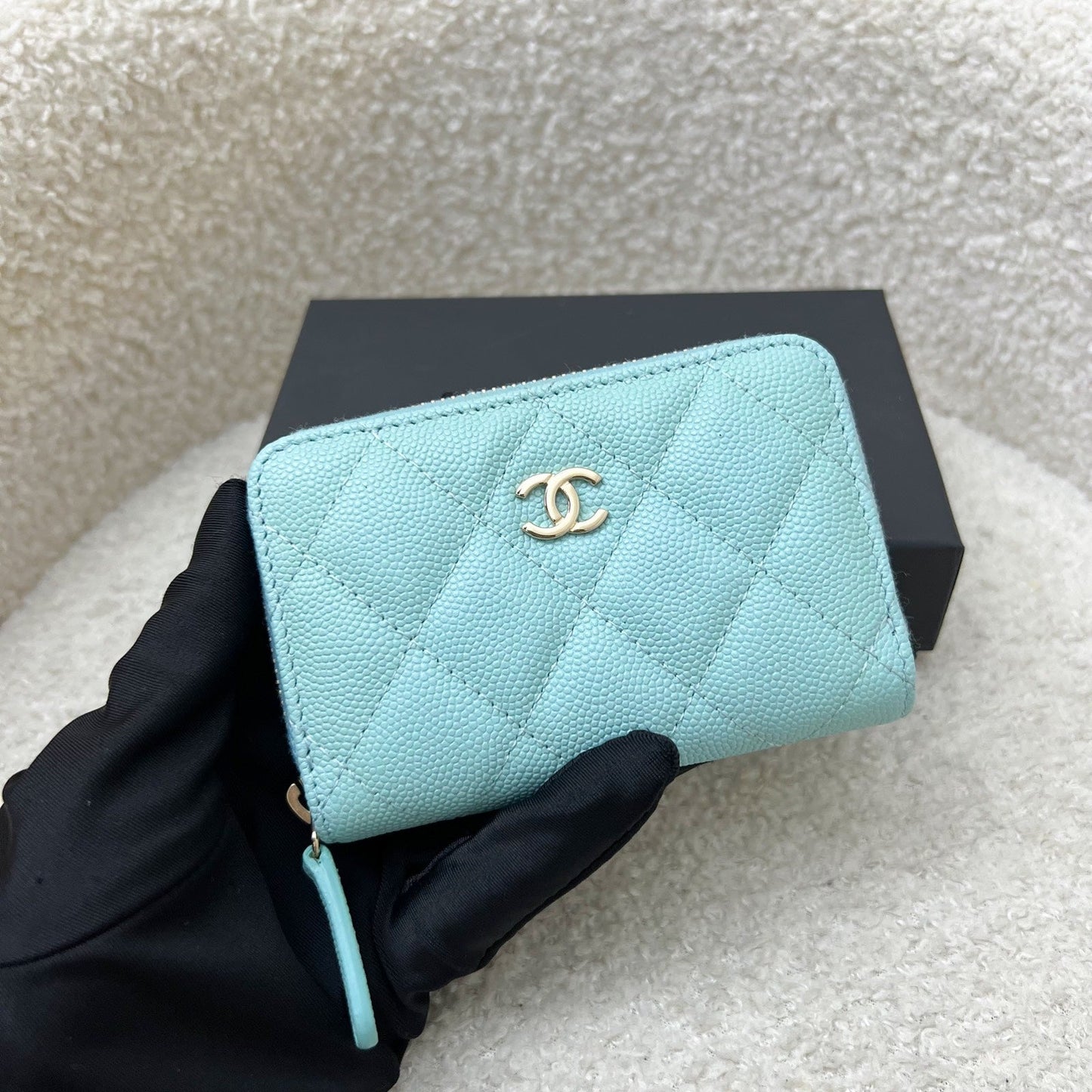 Chanel Zippy Card Holder in Turquoise Caviar and Lghw ( ) Handbag