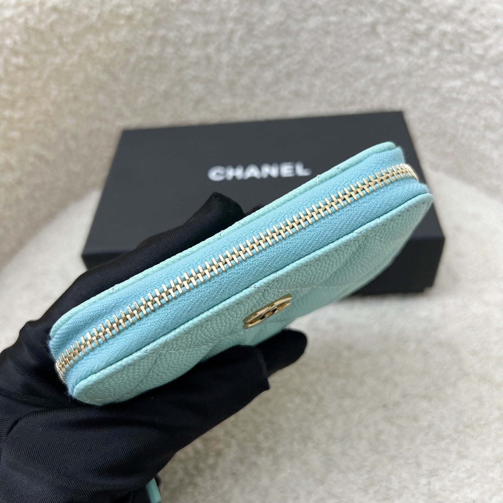 Chanel Zippy Card Holder in Turquoise Caviar and Lghw ( ) Handbag