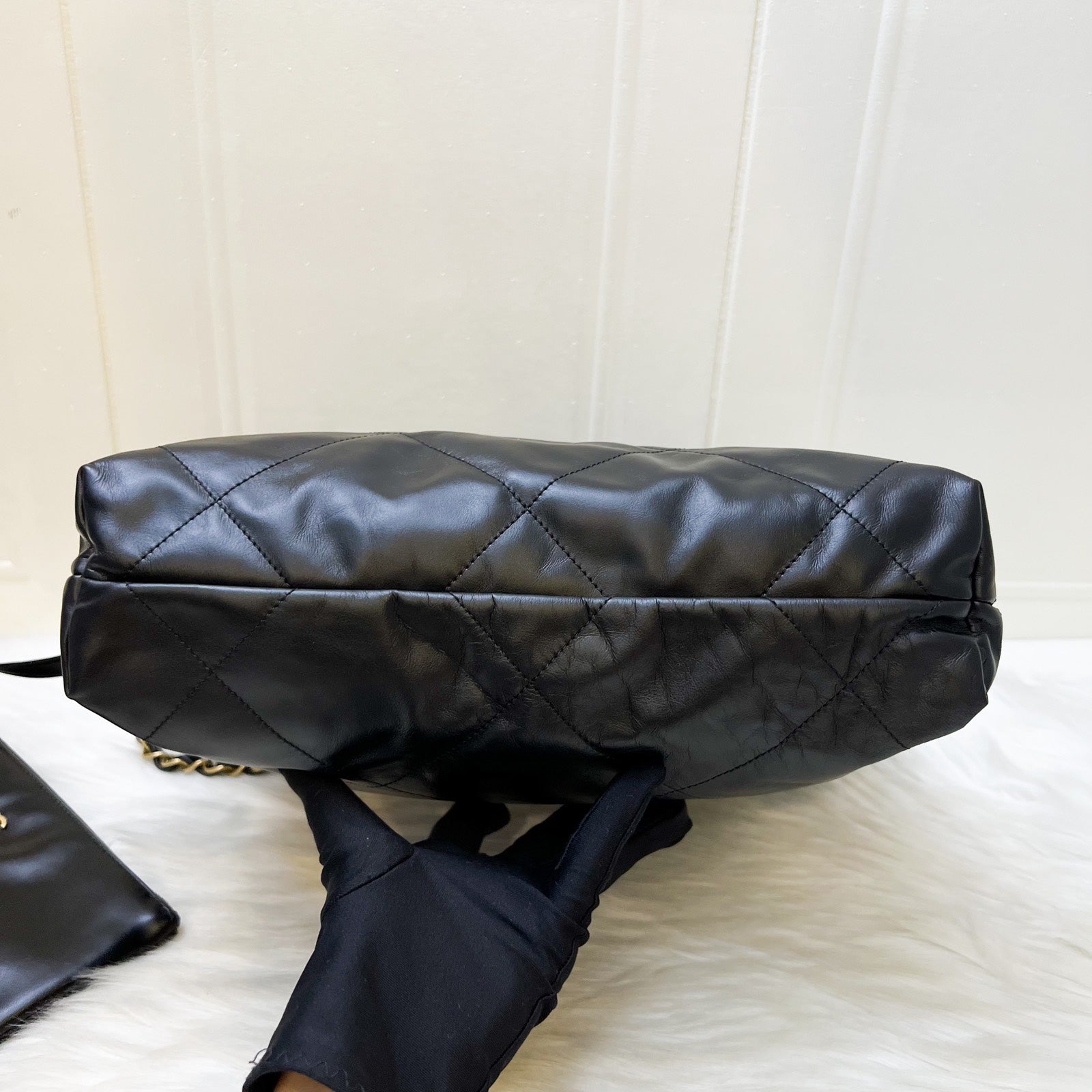 Chanel 22 Small Hobo Bag in Black Shiny Calfskin and Aghw ( )