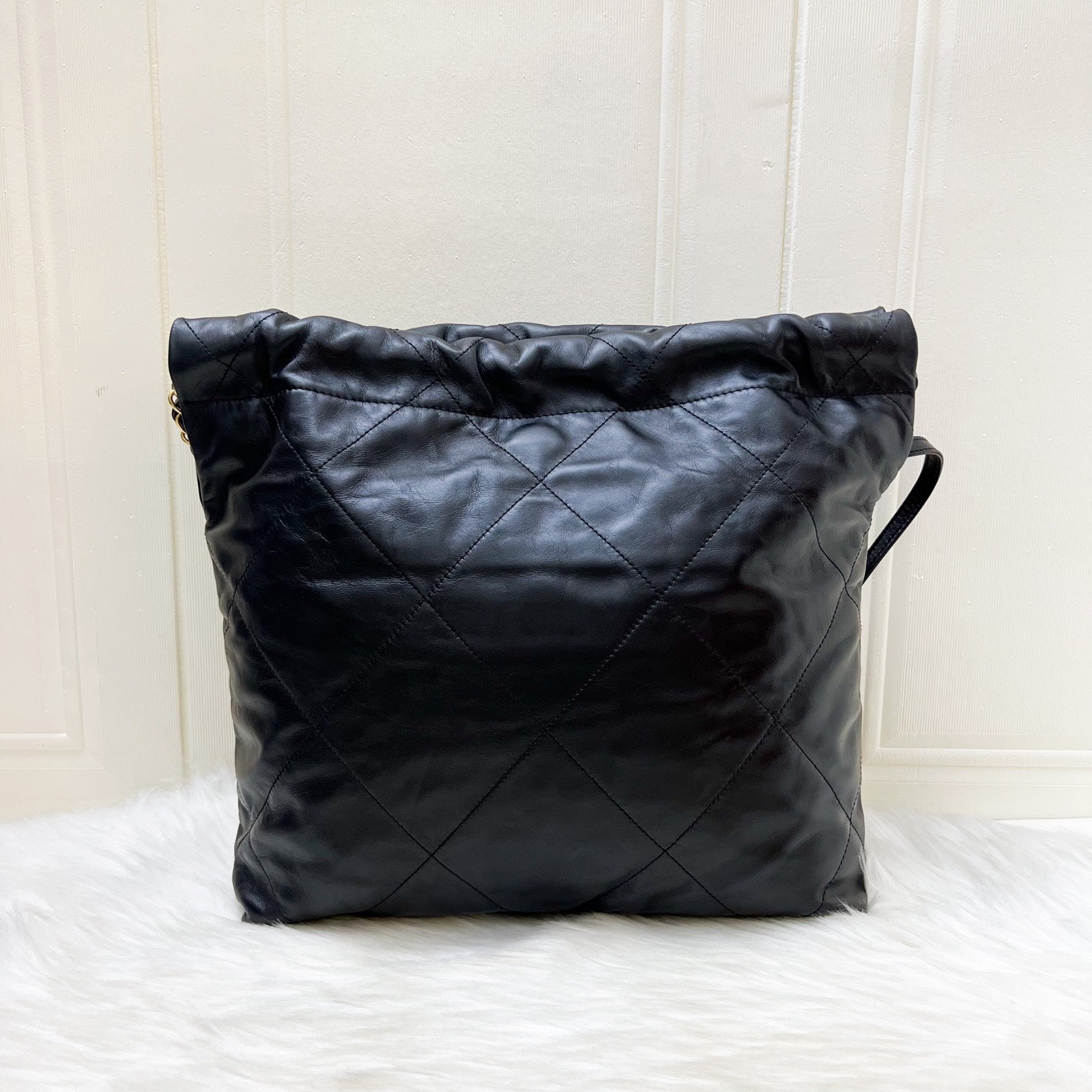 Chanel 22 Small Hobo Bag in Black Shiny Calfskin and Aghw ( )