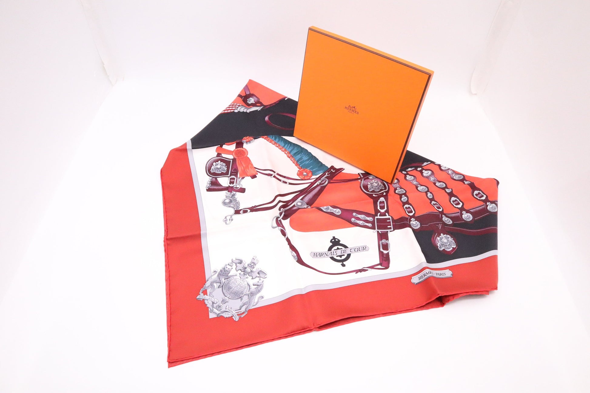 Hermes Harnais De Cour Carre In Silk Handbag Travel Bag