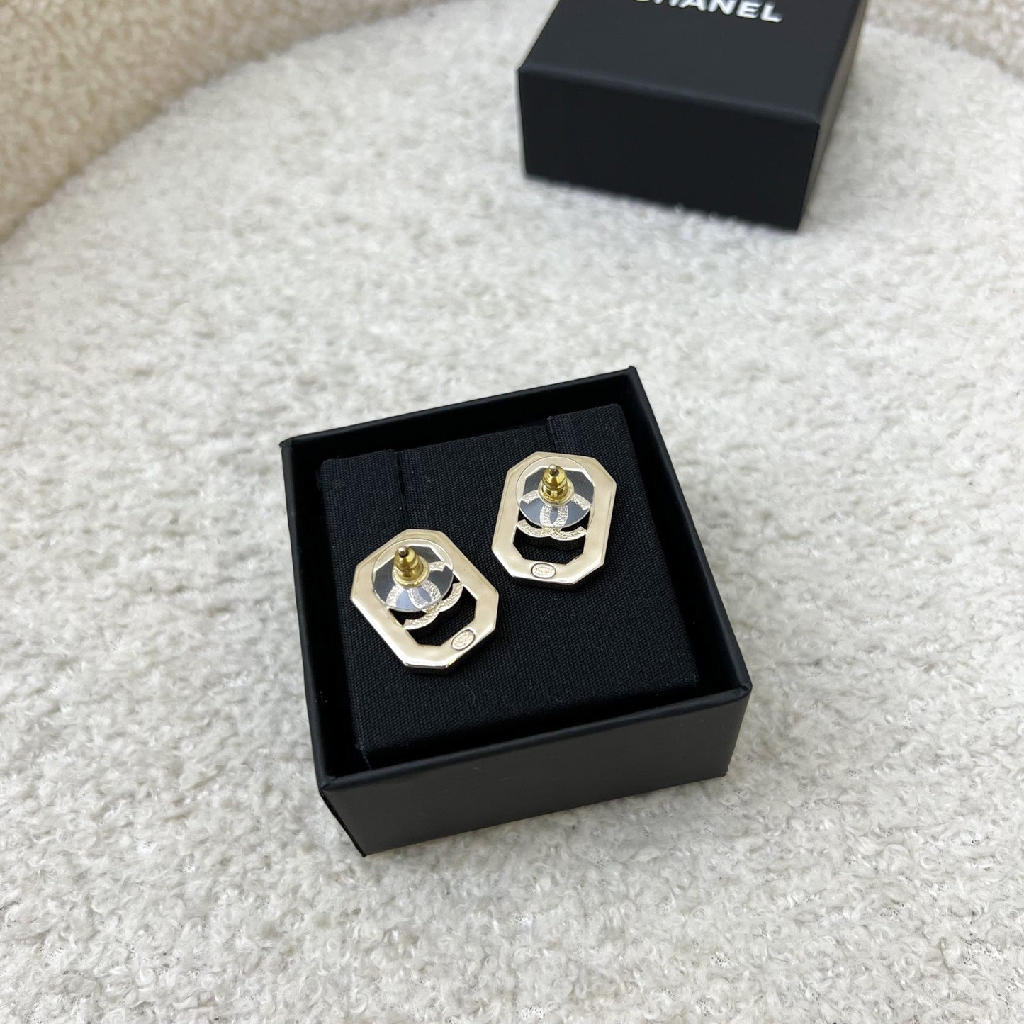 Chanel Crystal Pearl CC Geometric Earring ( )