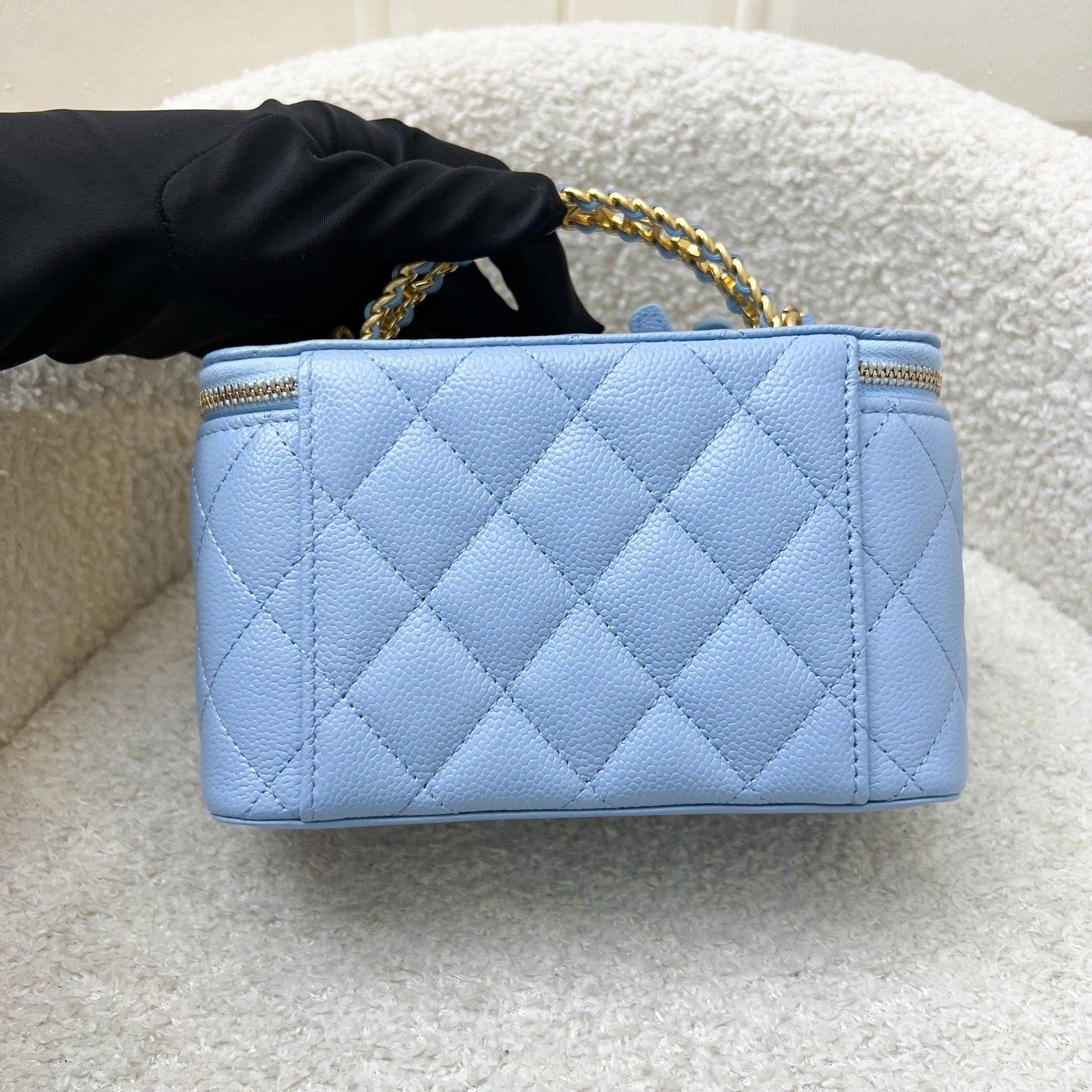 Chanel 22S "Pick Me Up" Vanity With Top Handle In Baby Blue Caviar And Aghw ( ) Bag