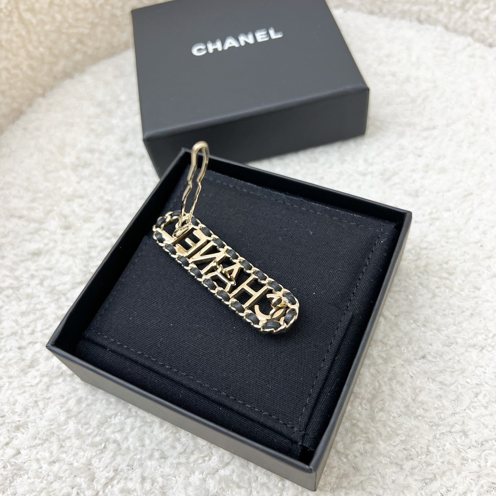 Chanel Chain Around Hairpin Hairclip With Black Leather In Lghw Bag