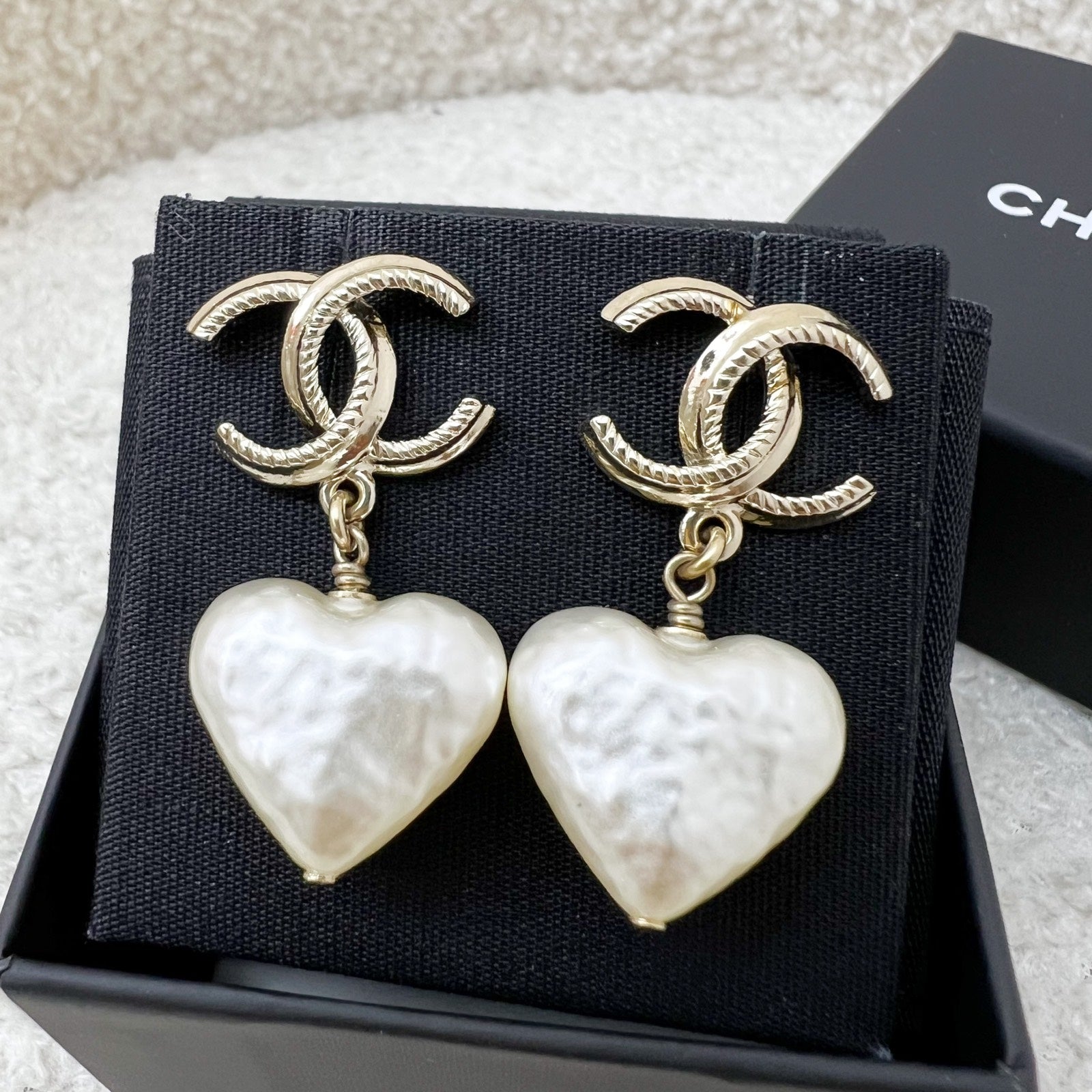 Chanel 22C CC Logo with Heart Pearl Dangling Earrings in Lghw ( )