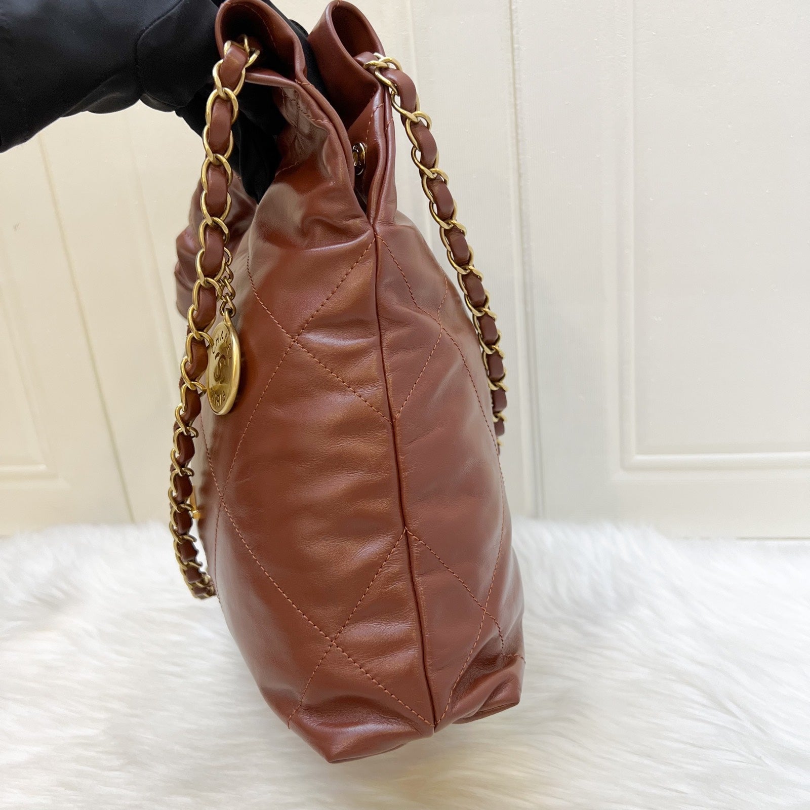 Chanel 22 Small Hobo Handbag In 24A Cognac Brown Shiny Calfskin And Aghw (model: AS3260)