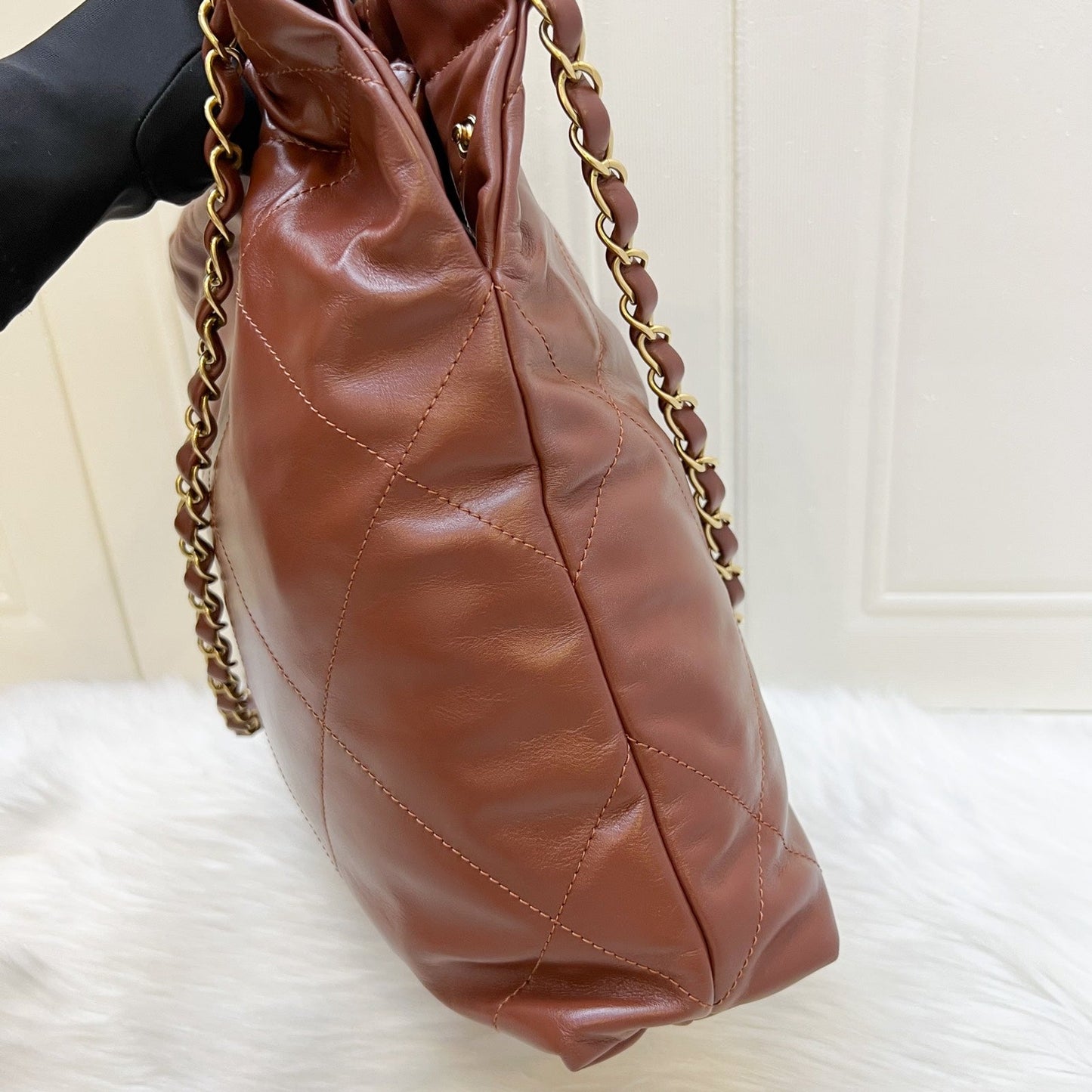 Chanel 22 Small Hobo Handbag In 24A Cognac Brown Shiny Calfskin And Aghw (model: AS3260)