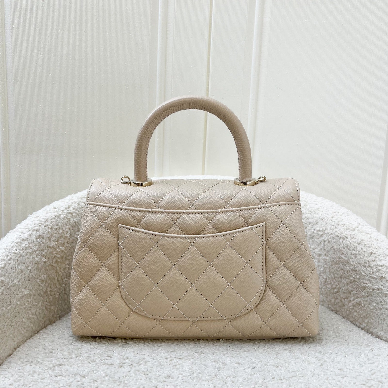Chanel Small (24Cm) Coco Handle Flap In 25P Beige Caviar And Lghw ( ) Bag