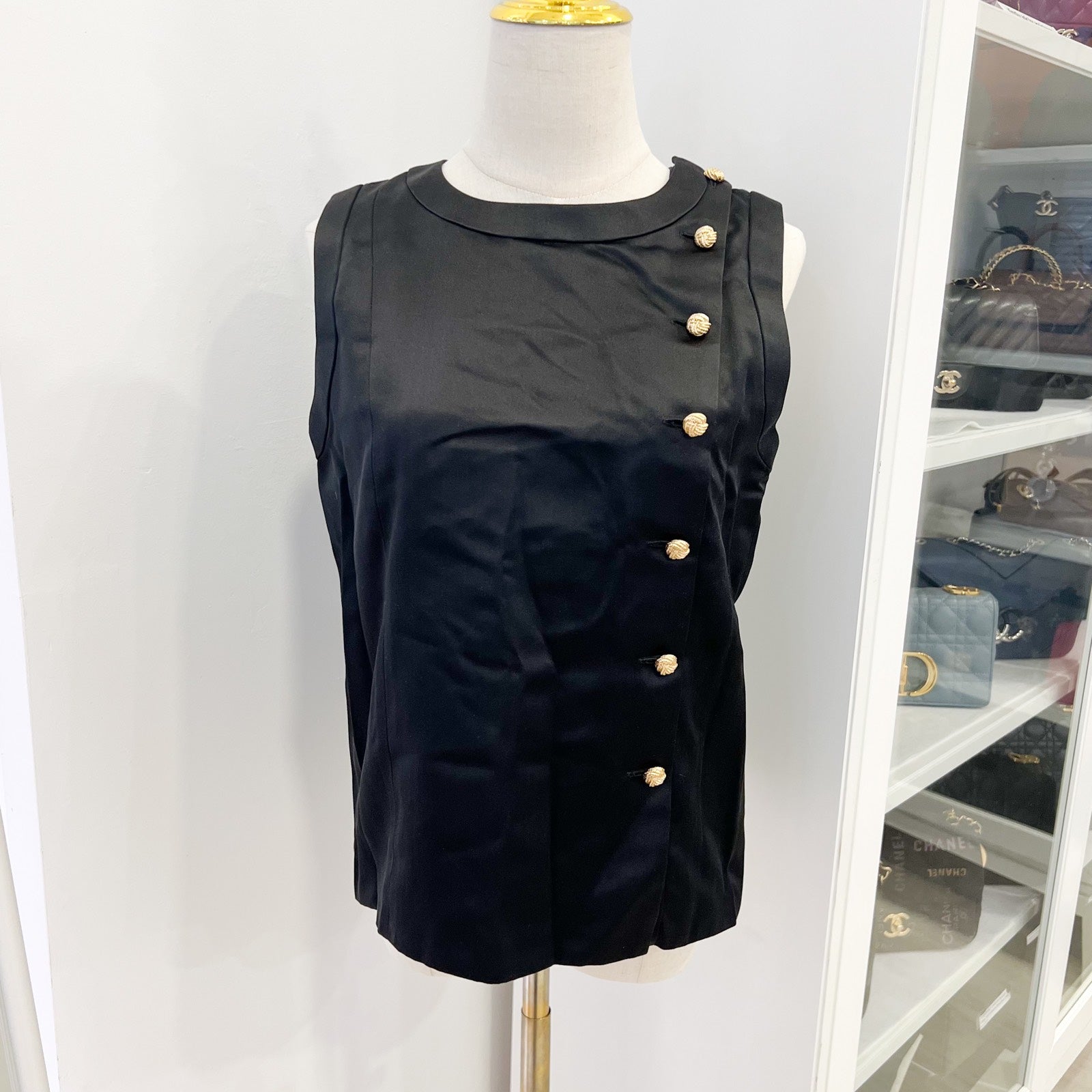 Chanel 25A Sleeveless Blo Top In Black 100% Silk With Gold Buttons ( ) Bag