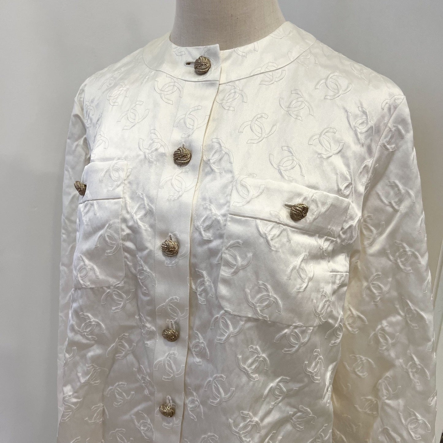 Chanel 25A Runway Embossed CC Logo Long Sleeved Blo  in Ecru Cotton and Silk (Model: P79802)