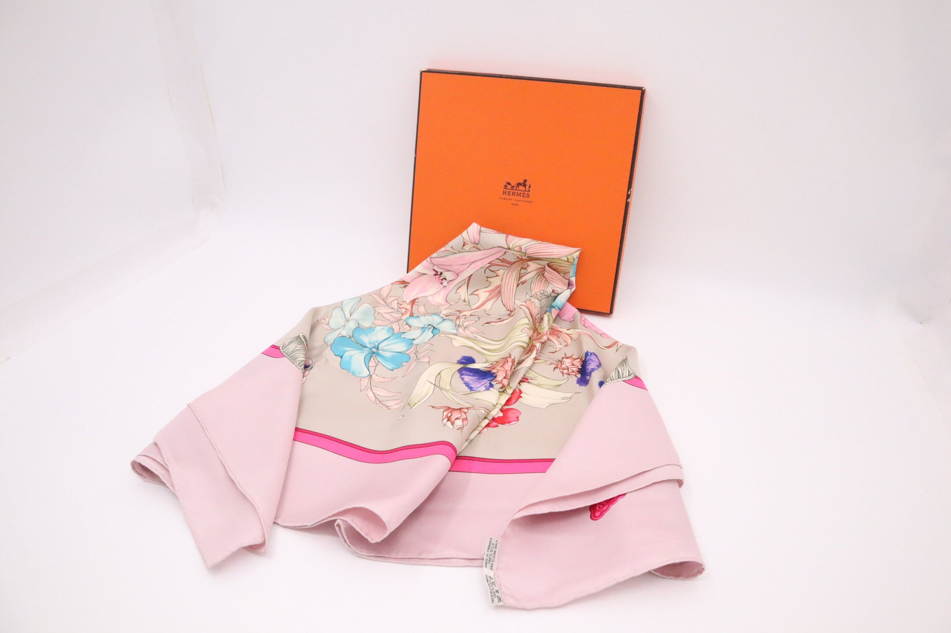 Hermes Regina Carre In Silk Handbag Travel Bag