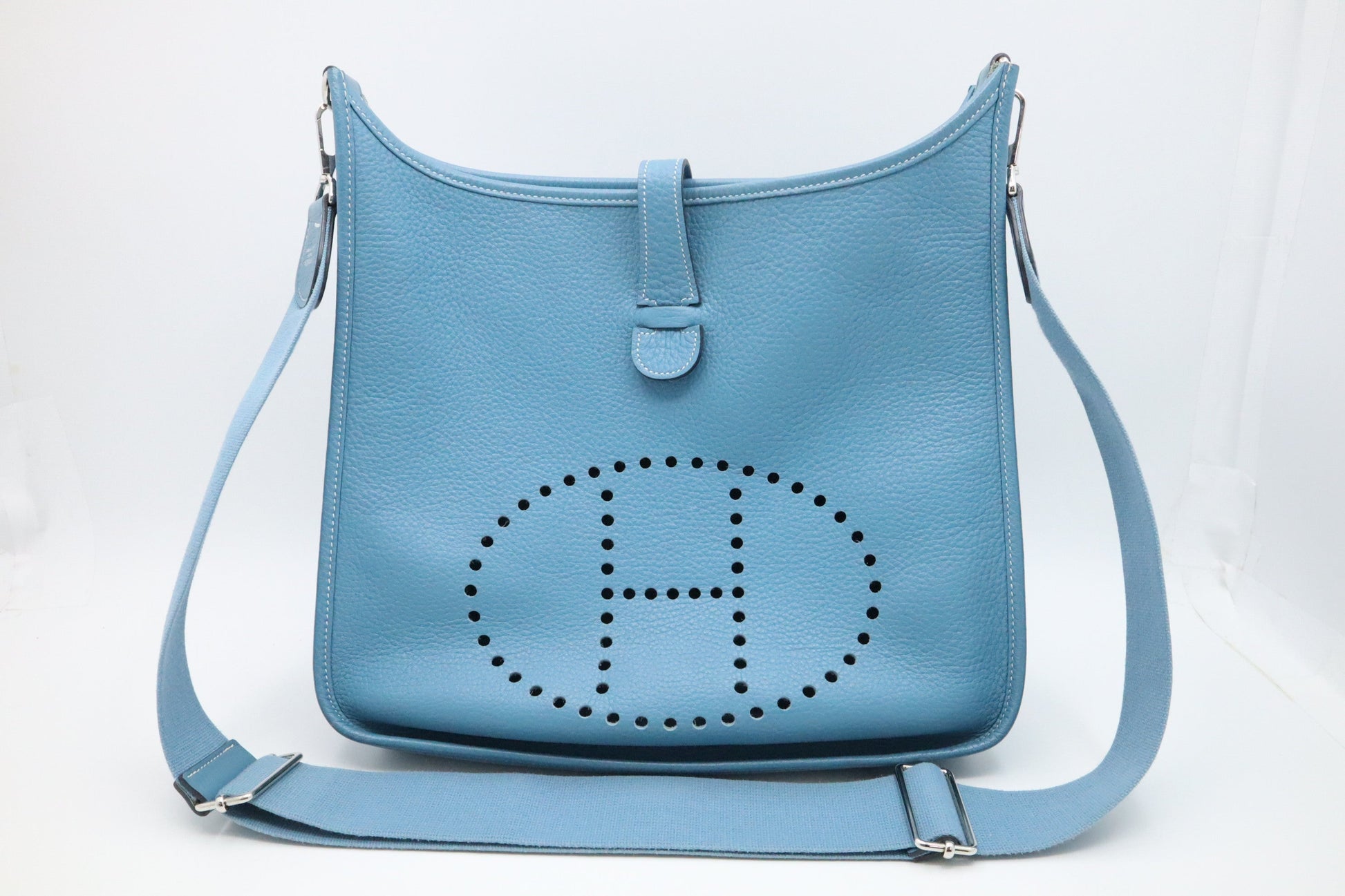 Hermes Evelyne Iii In Handbag Leather Blue Travel Bag