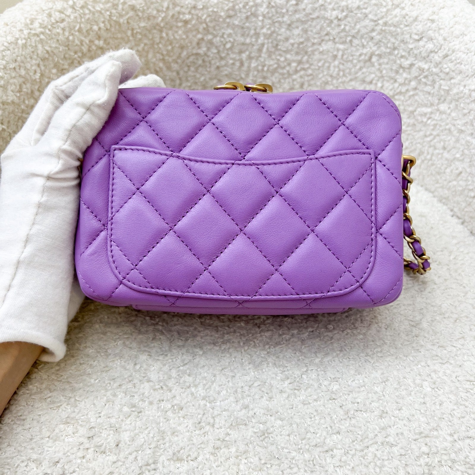 Chanel 22S Pearl Crush Camera Bag in Purple Lambskin Aghw ( )