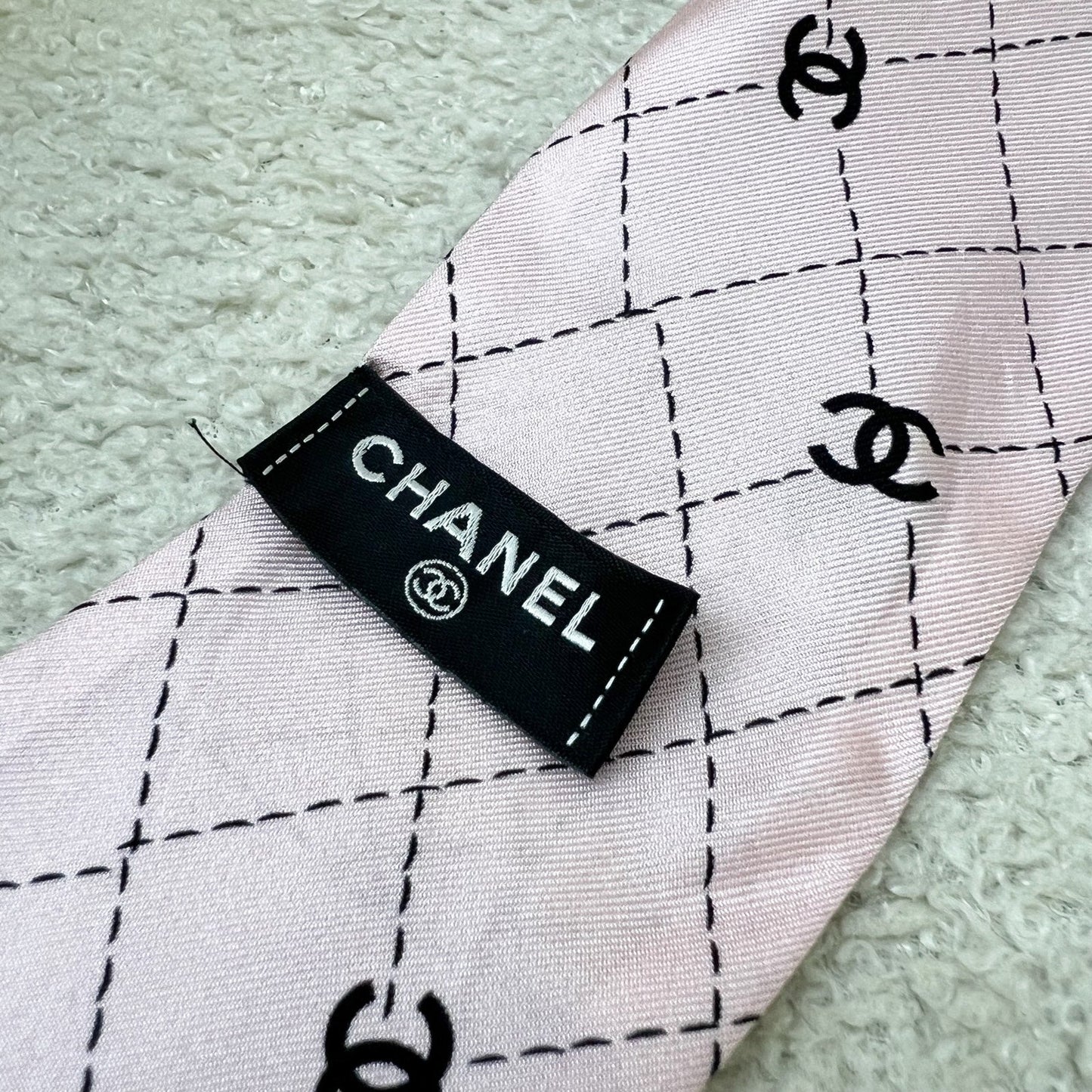 Chanel Scarf / Twilly in Pink Silk (Ref:  8385)