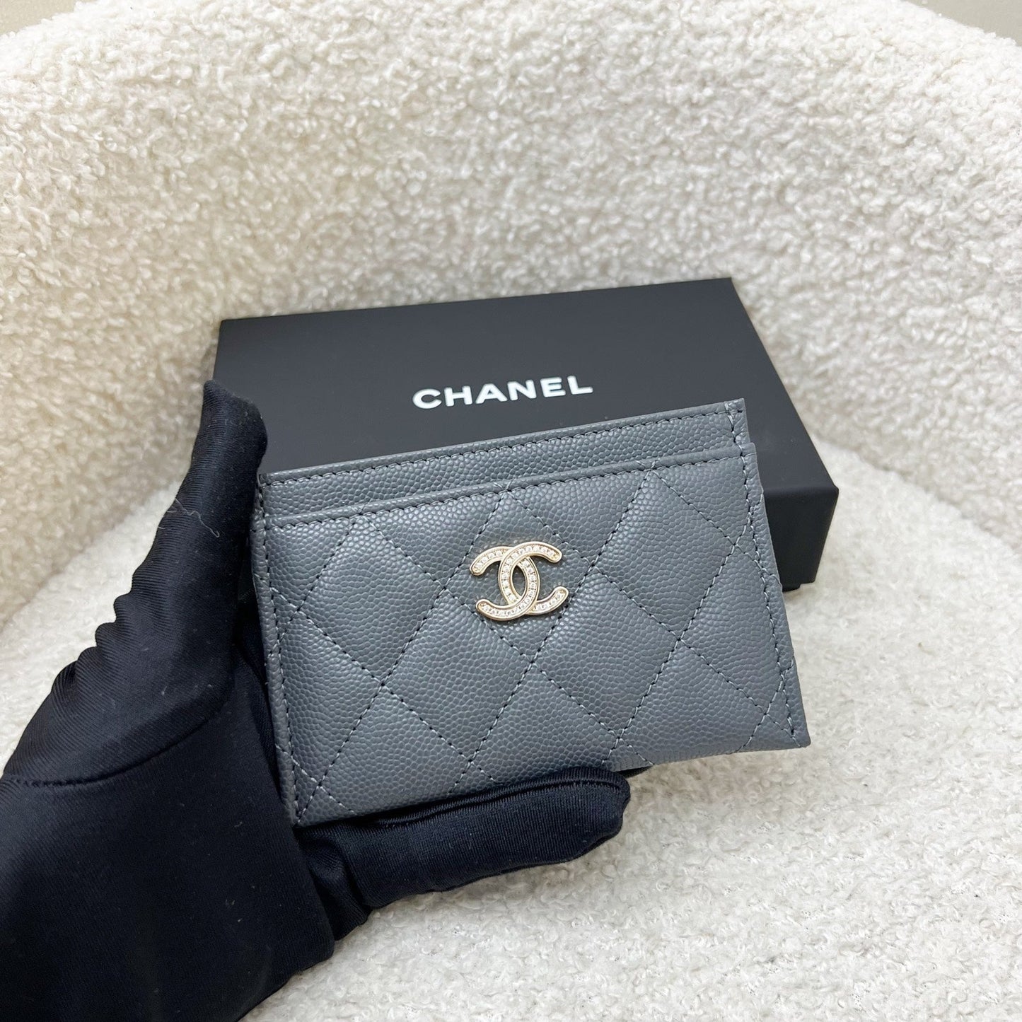 Chanel 25B Flat Card Holder with Diamantes Studded CC Logo in Grey Caviar and Lghw for Women