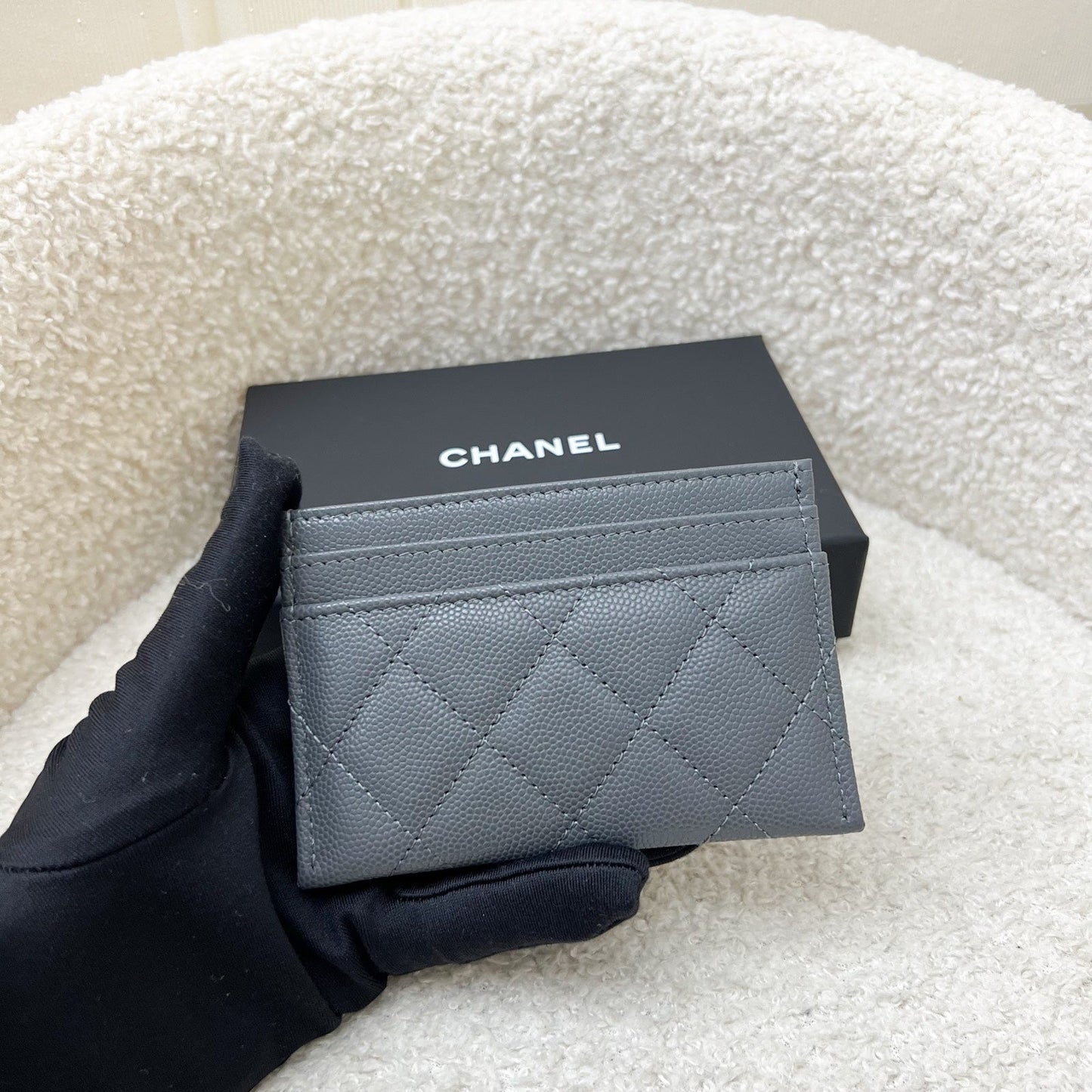 Chanel 25B Flat Card Holder with Diamantes Studded CC Logo in Grey Caviar and Lghw for Women