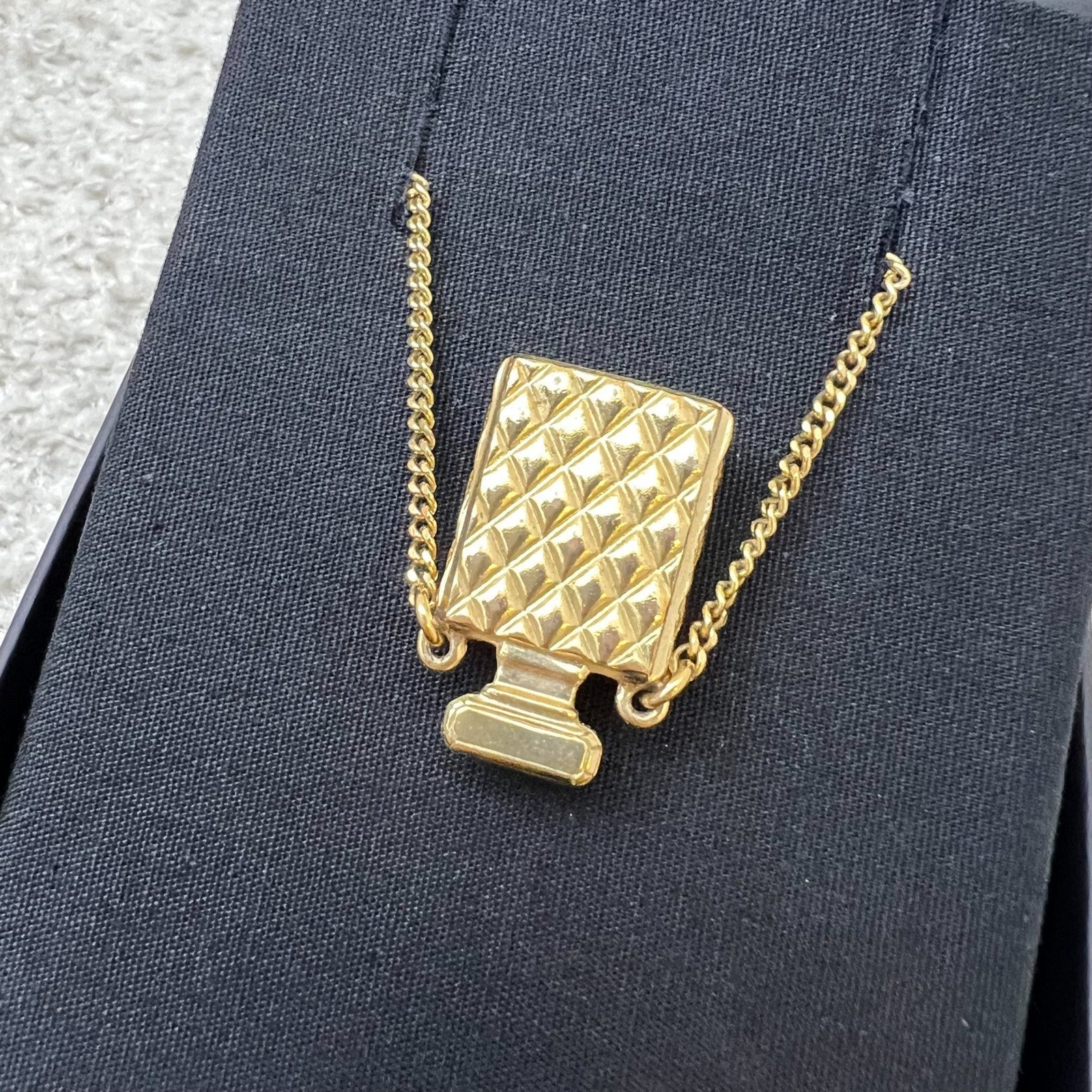 Chanel 20A Perfume Bottle Necklace in Aghw