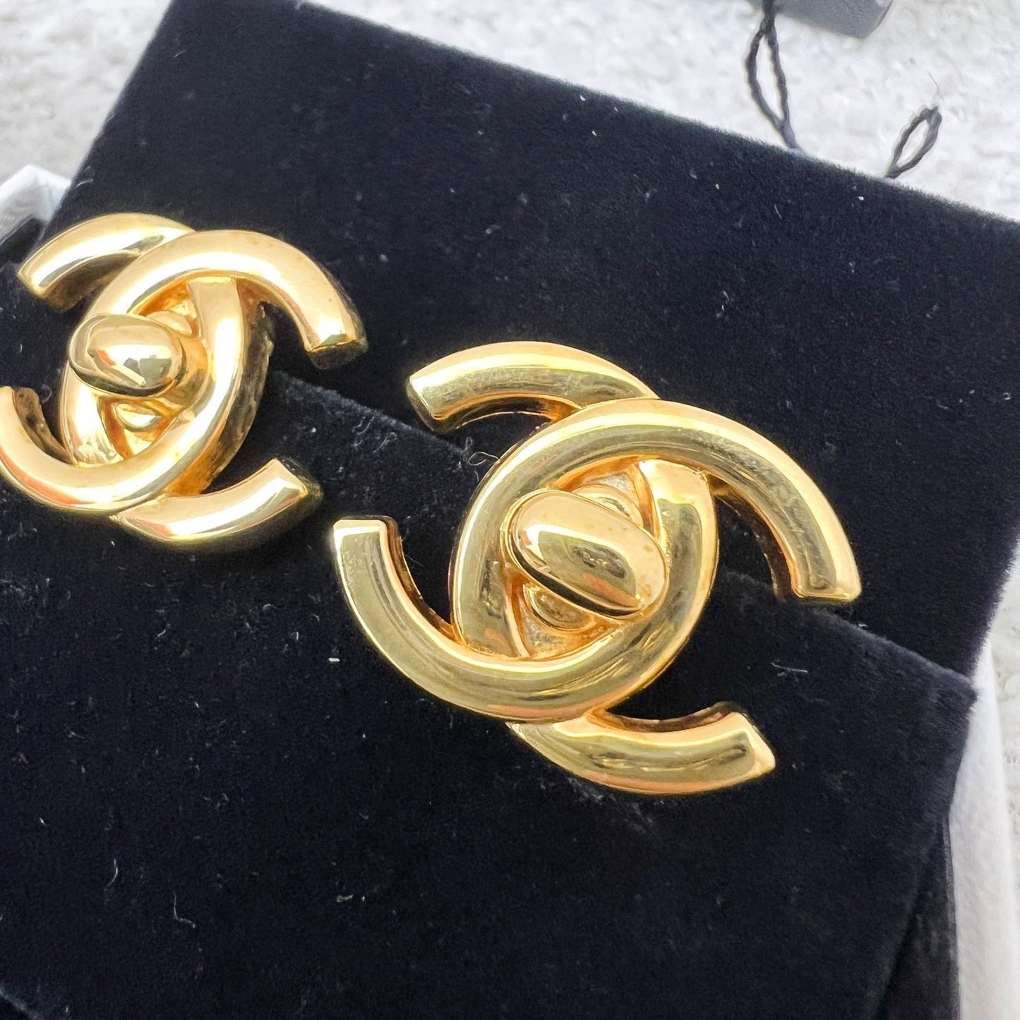 Chanel   Medium CC Turnlock Clip On Earrings in GHW