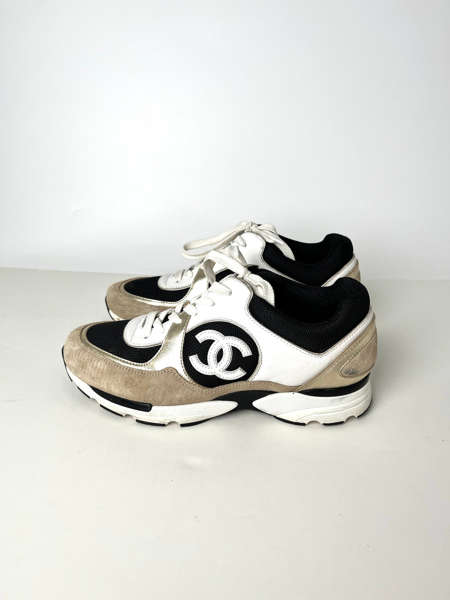CHANEL 2023 Logo CC White Beige Black Sneakers 41 10