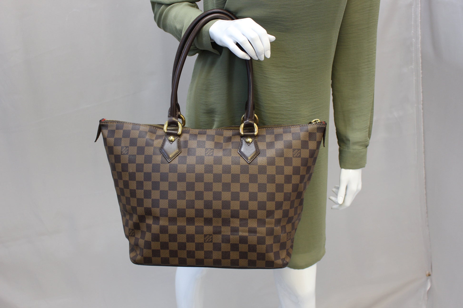 Louis Damier Ebene Saleya Mm Shoulder Handbag Shoulder Bag