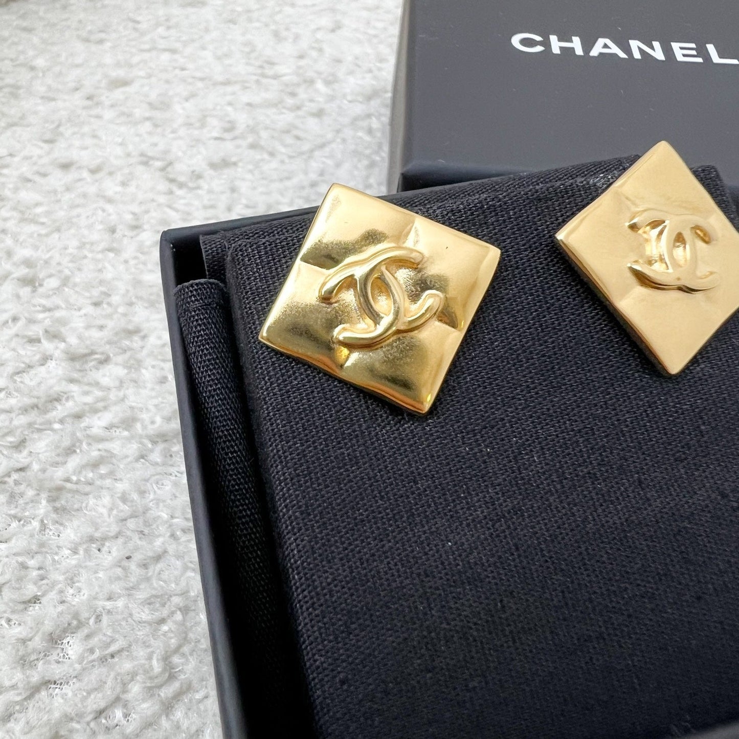 Chanel 24K Square CC Earrings in Ghw ( )
