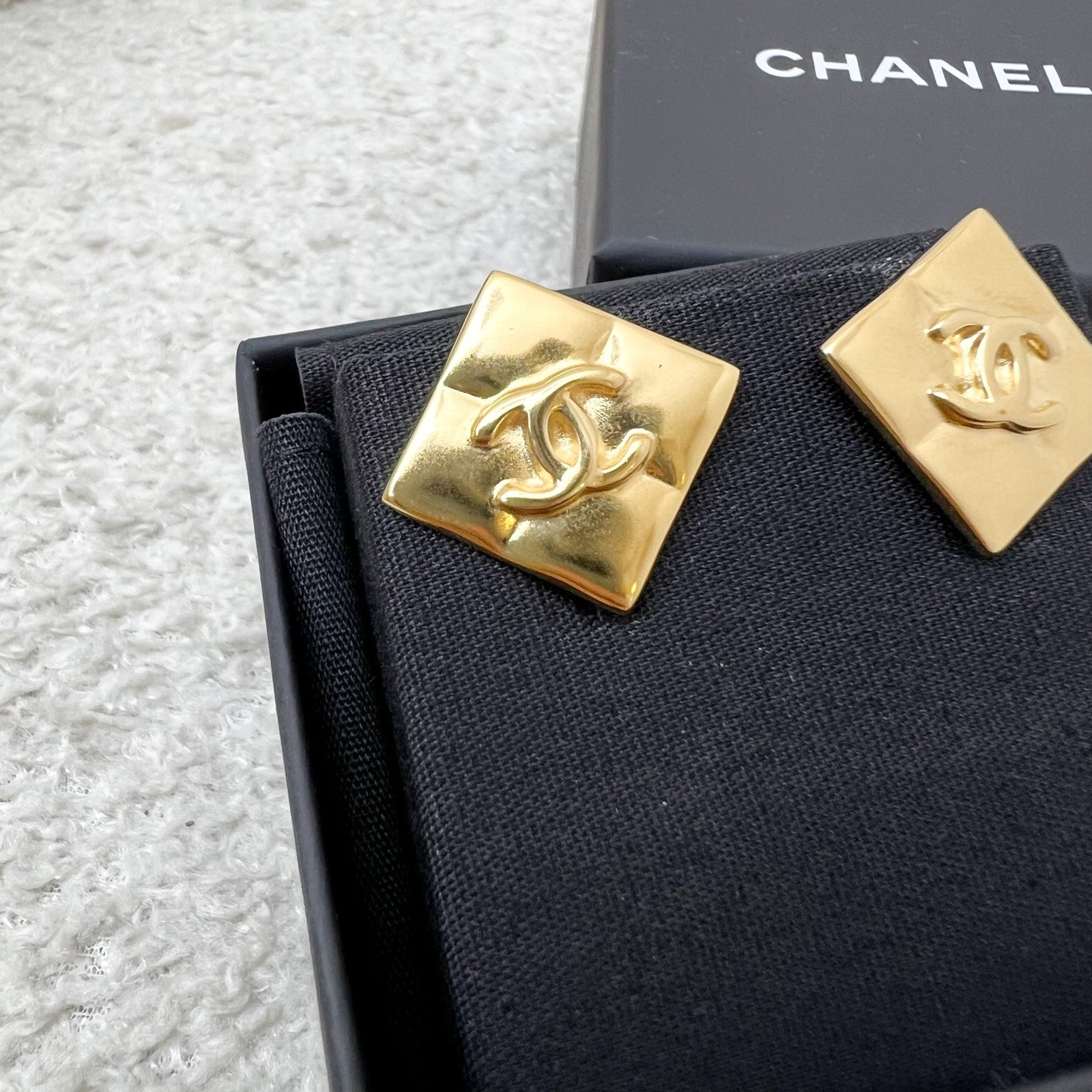 Chanel 24K Square CC Earrings in Ghw ( )