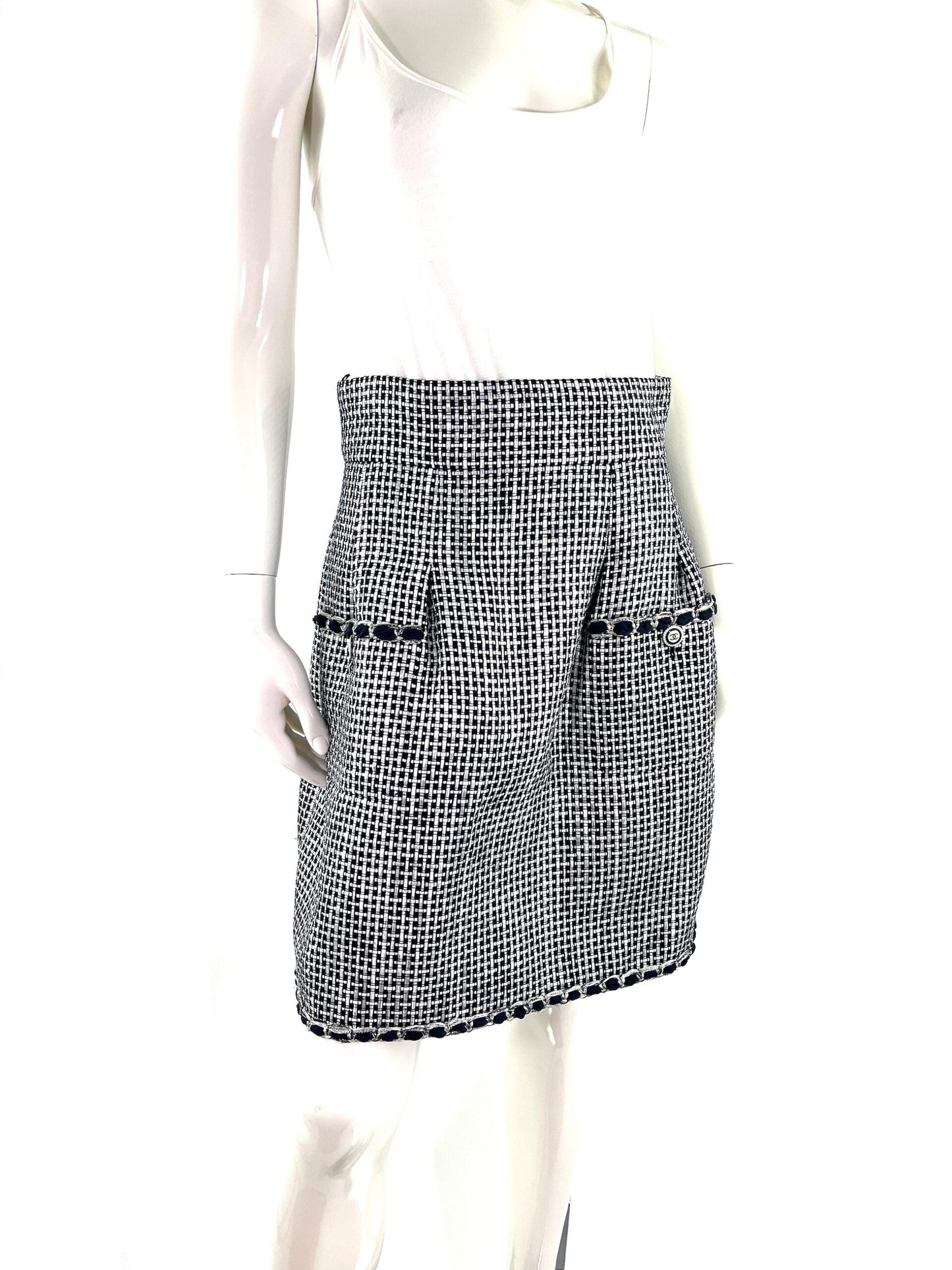 Chanel New 16P Black White A Line Knee Length Skirt 42 6 Handbag