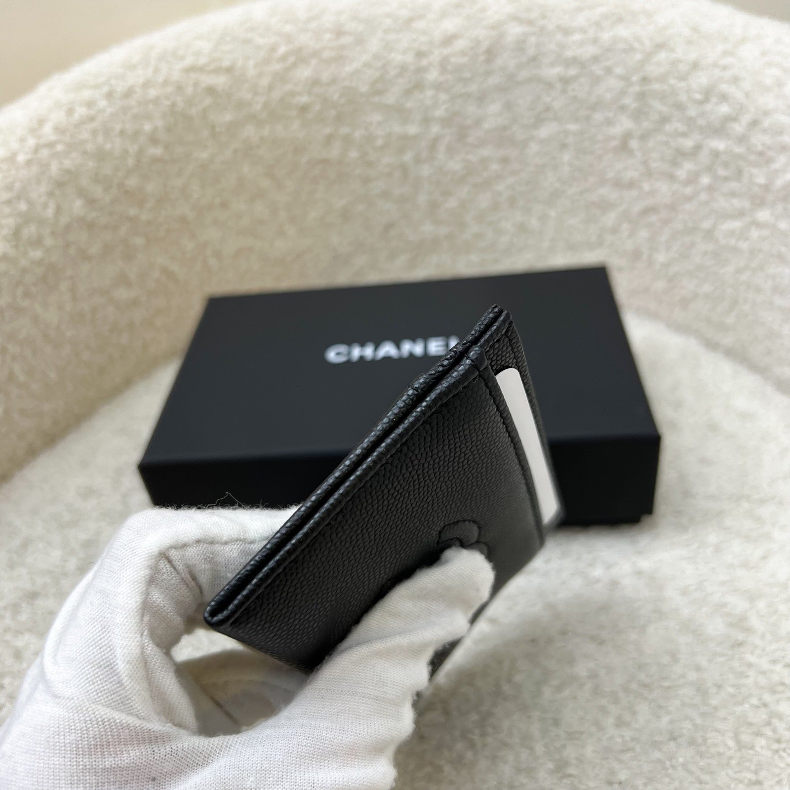 Chanel 25A Flat Card Holder in Black Caviar ( ) for Women