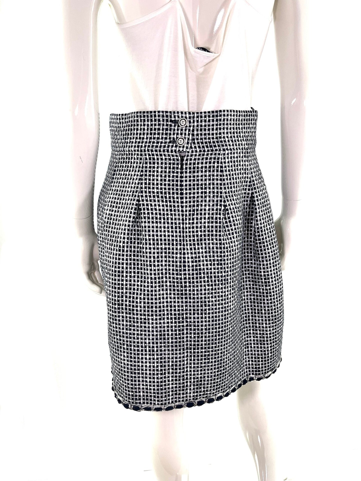Chanel New 16P Black White A Line Knee Length Skirt 42 6 Handbag
