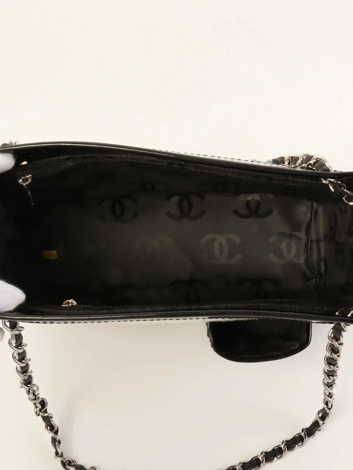 Chanel Around  Made Unborn Calf Patent Conbination Cc Mark Stitch Chain Tote Bag White/Black