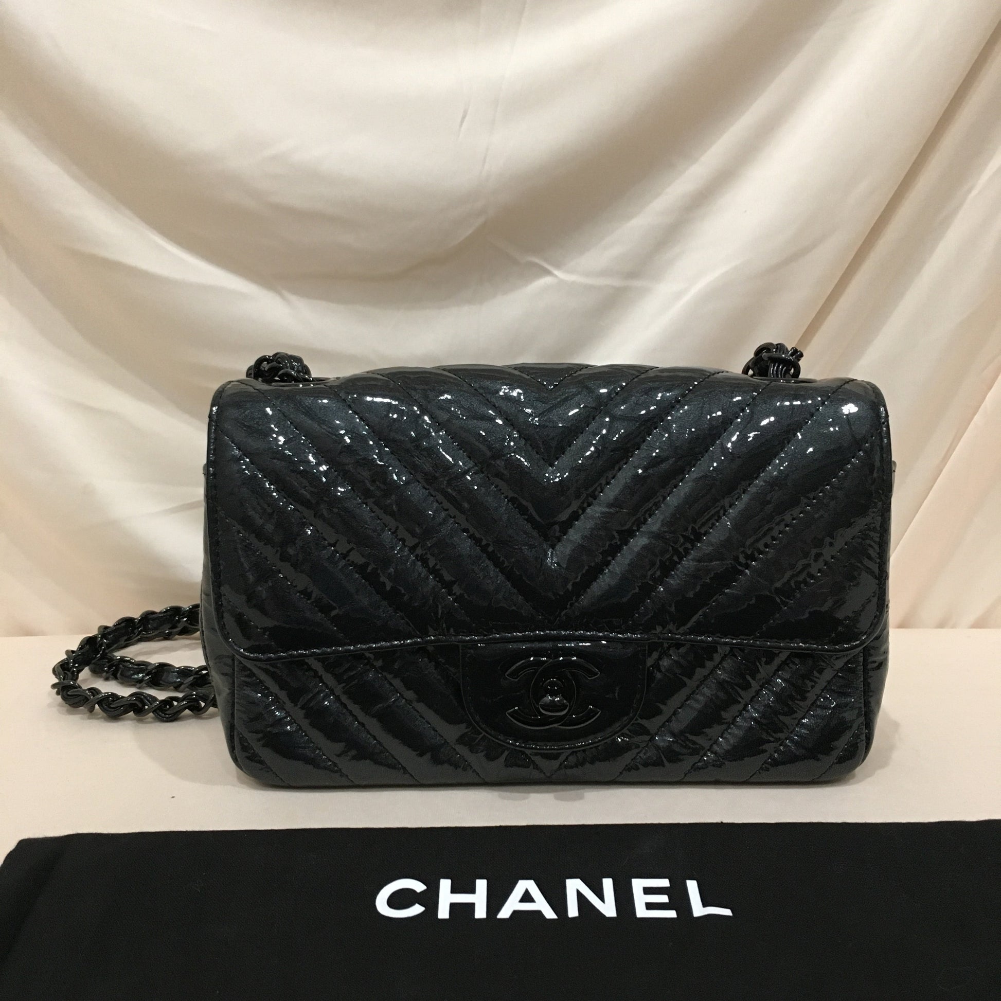 Chanel Black Chevron Patent Black Hardware Single New Shoulder Bag Sku#