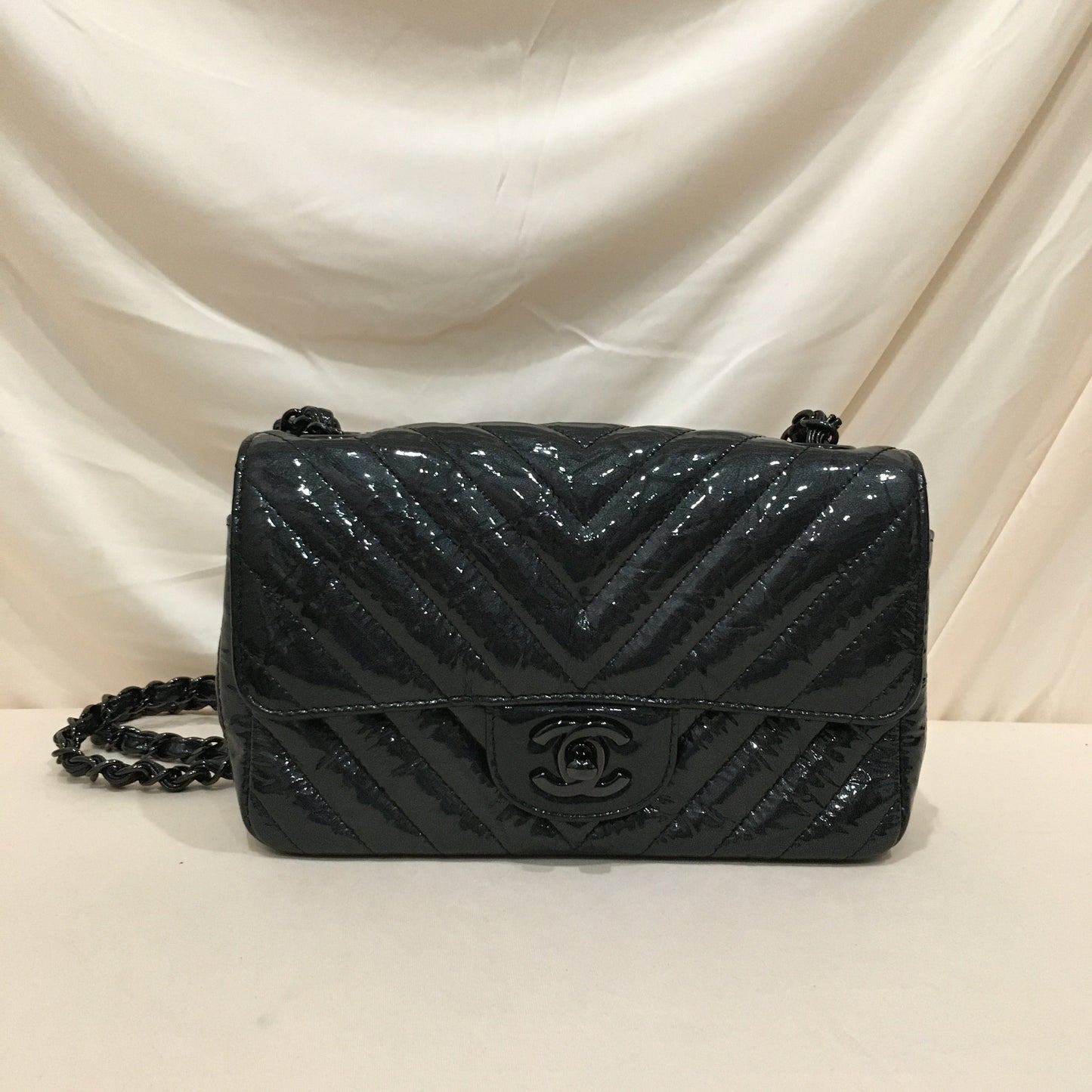 Chanel Black Chevron Patent Black Hardware Single New Shoulder Bag Sku#