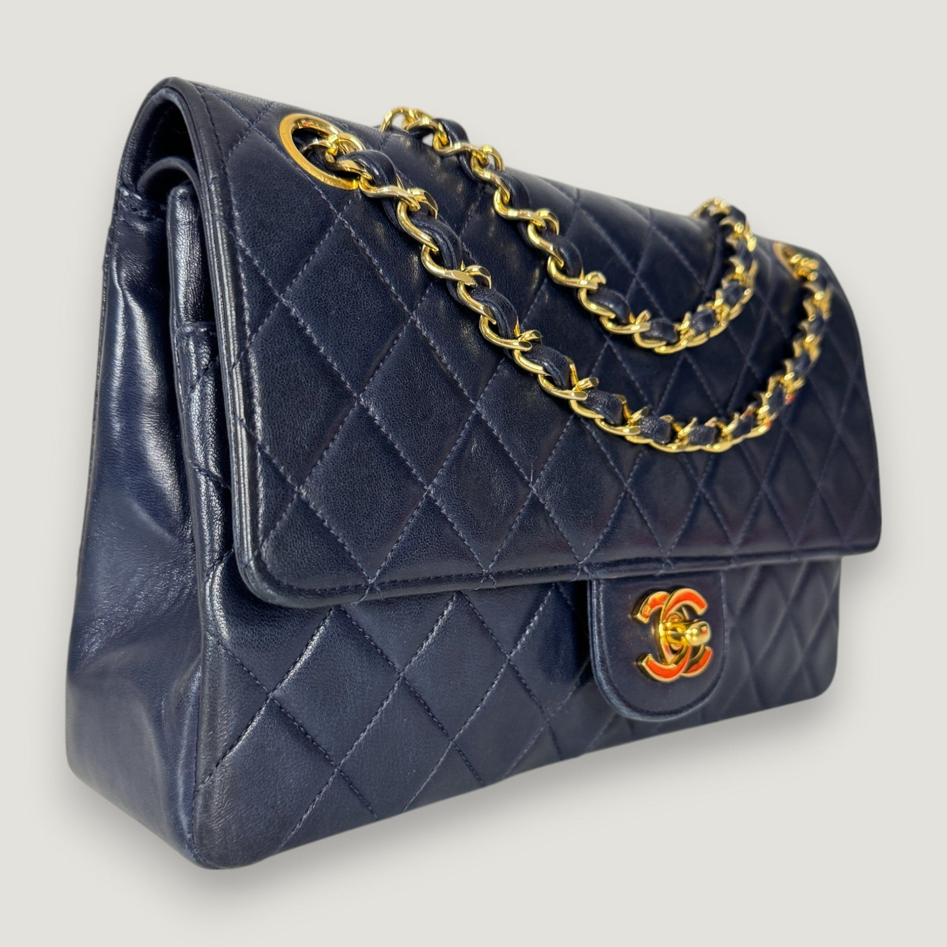 CHANEL CLASSIC MEDIUM BAG