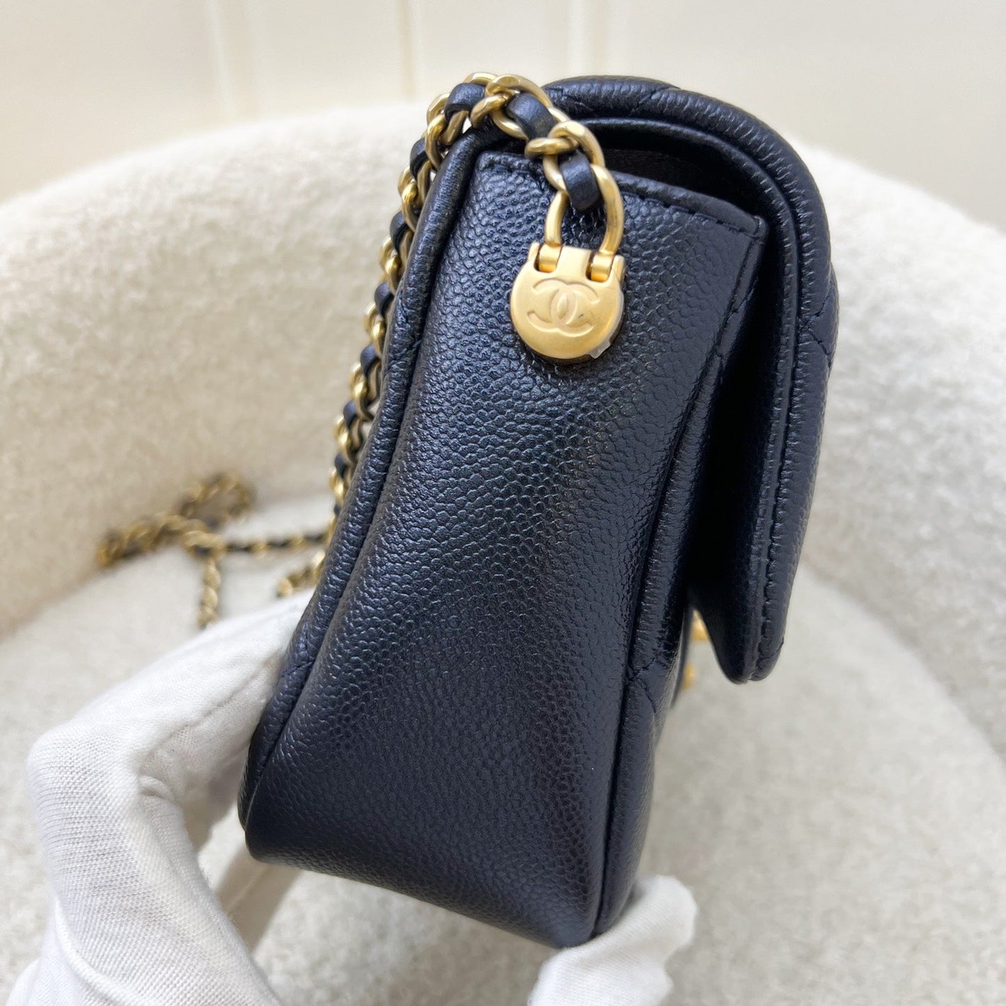 Chanel 21K Perfect Mini Flap Bag With Adjustable Chain In Iridescent Black (Midnight) Caviar And Aghw ( )