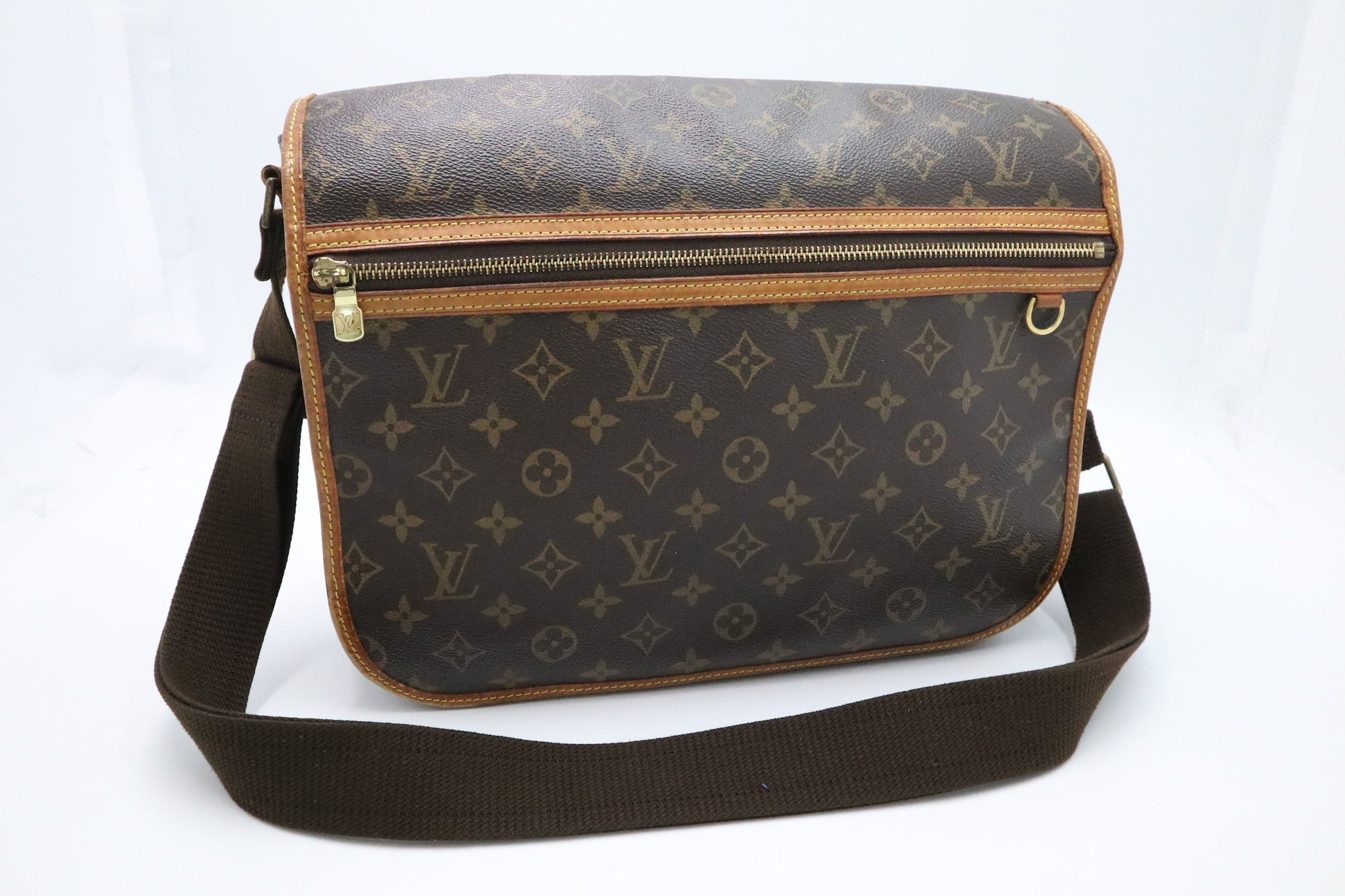 Louis Vuitton Messenger Bosphore MM Monogram Canvas Crossbody Bag