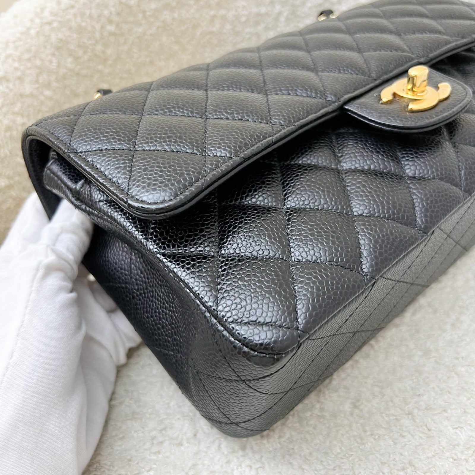 Chanel Medium Classic Flap Cf In Black Caviar And Ghw Bag