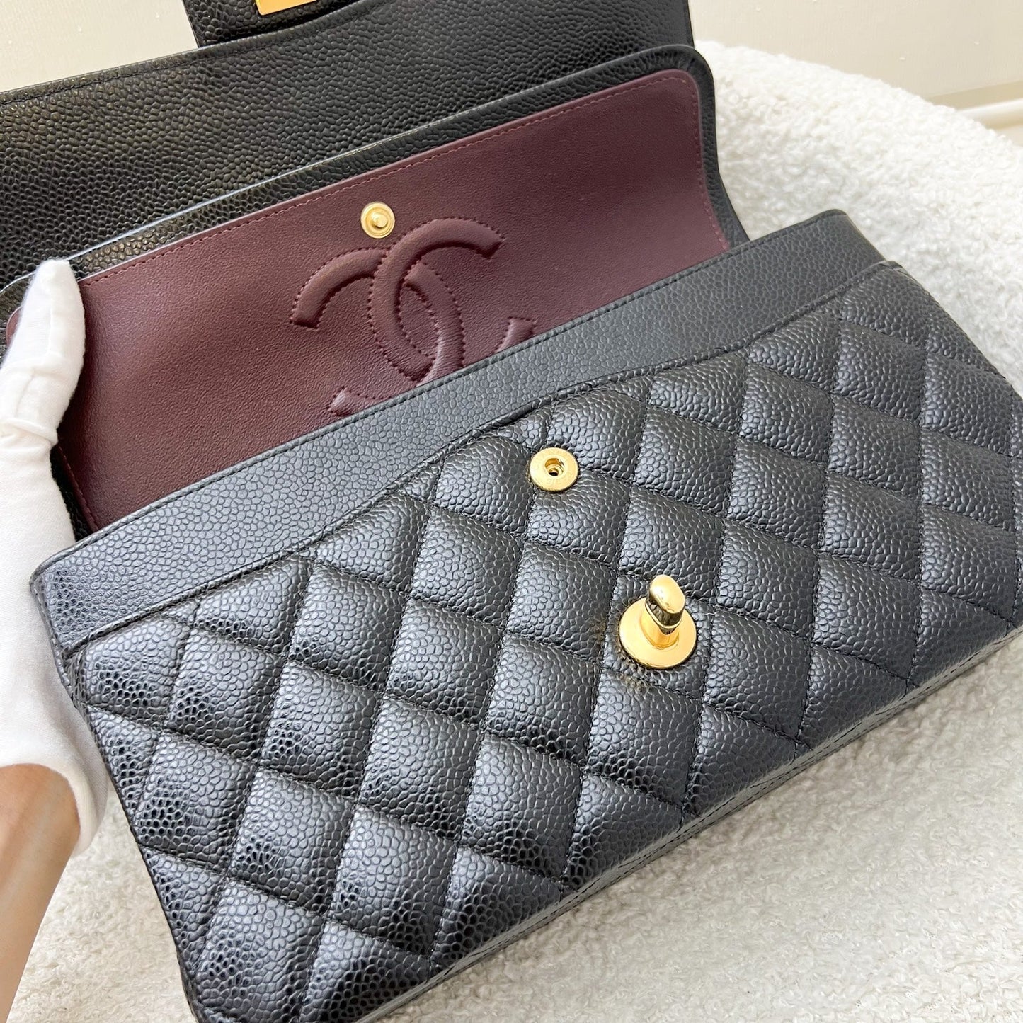 Chanel Medium Classic Flap Cf In Black Caviar And Ghw Bag