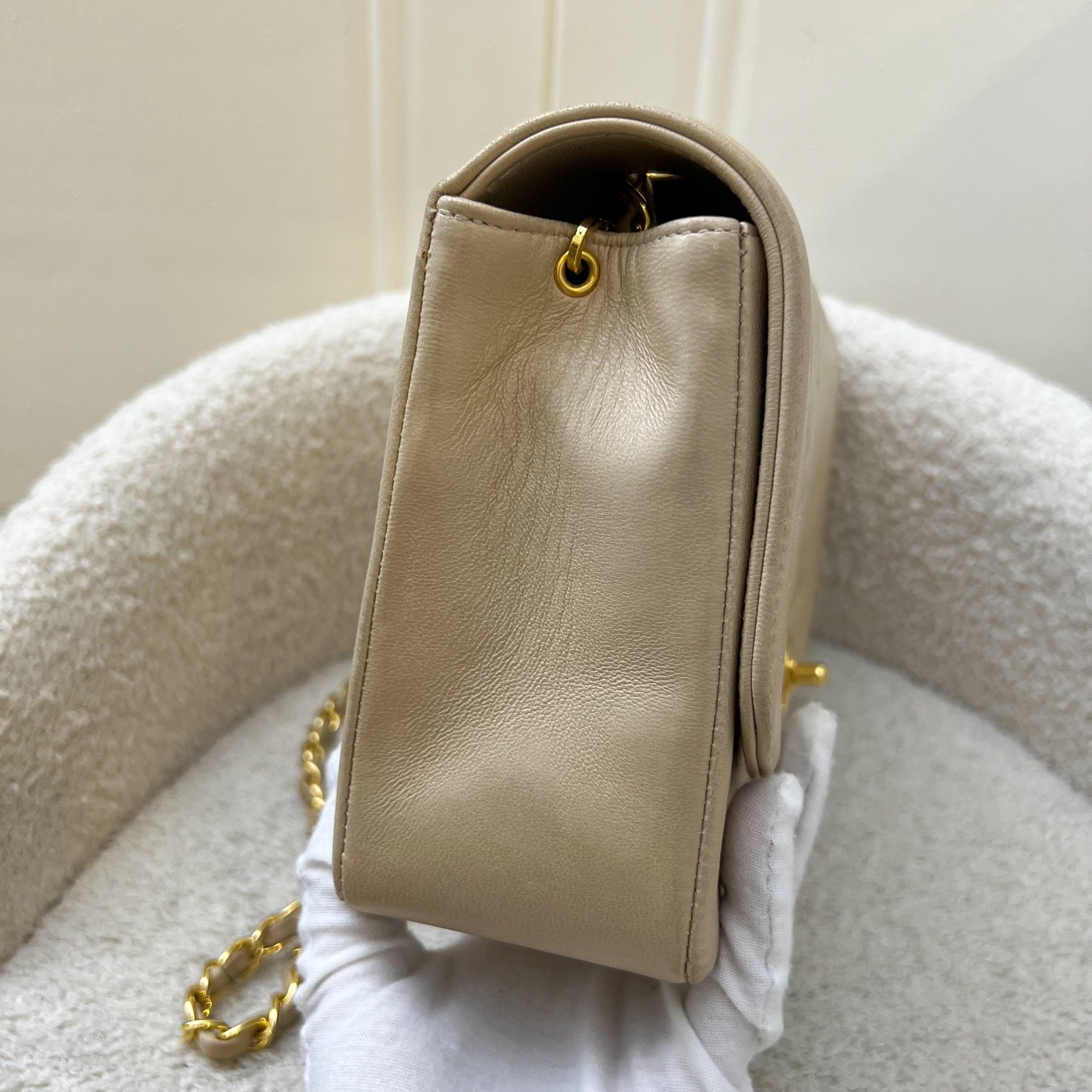 Chanel Medium Diana Flap in Beige Lambskin and 24K Ghw Handbag