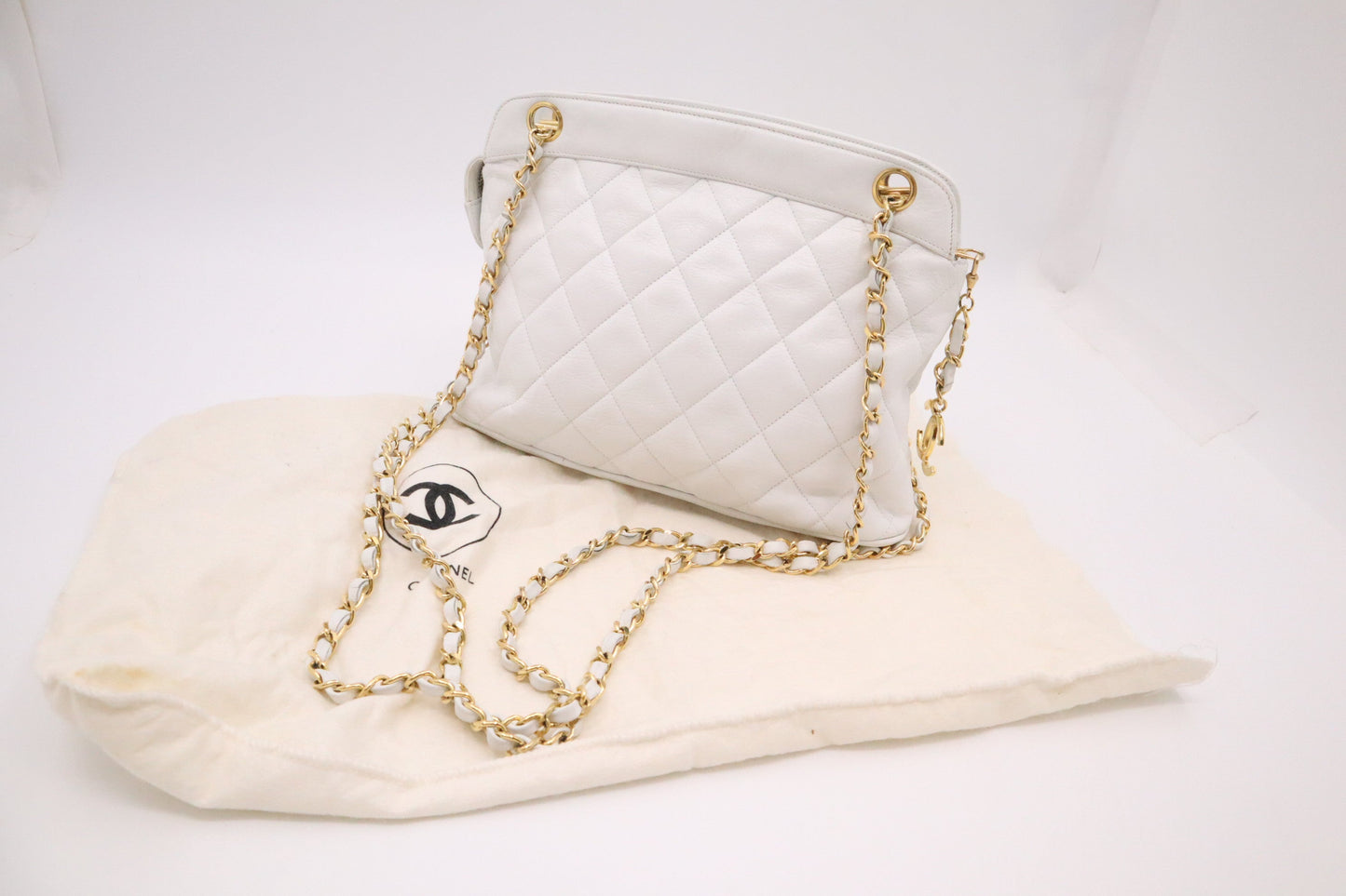 Chanel MattelassÃ© White Leather Shoulder Bag